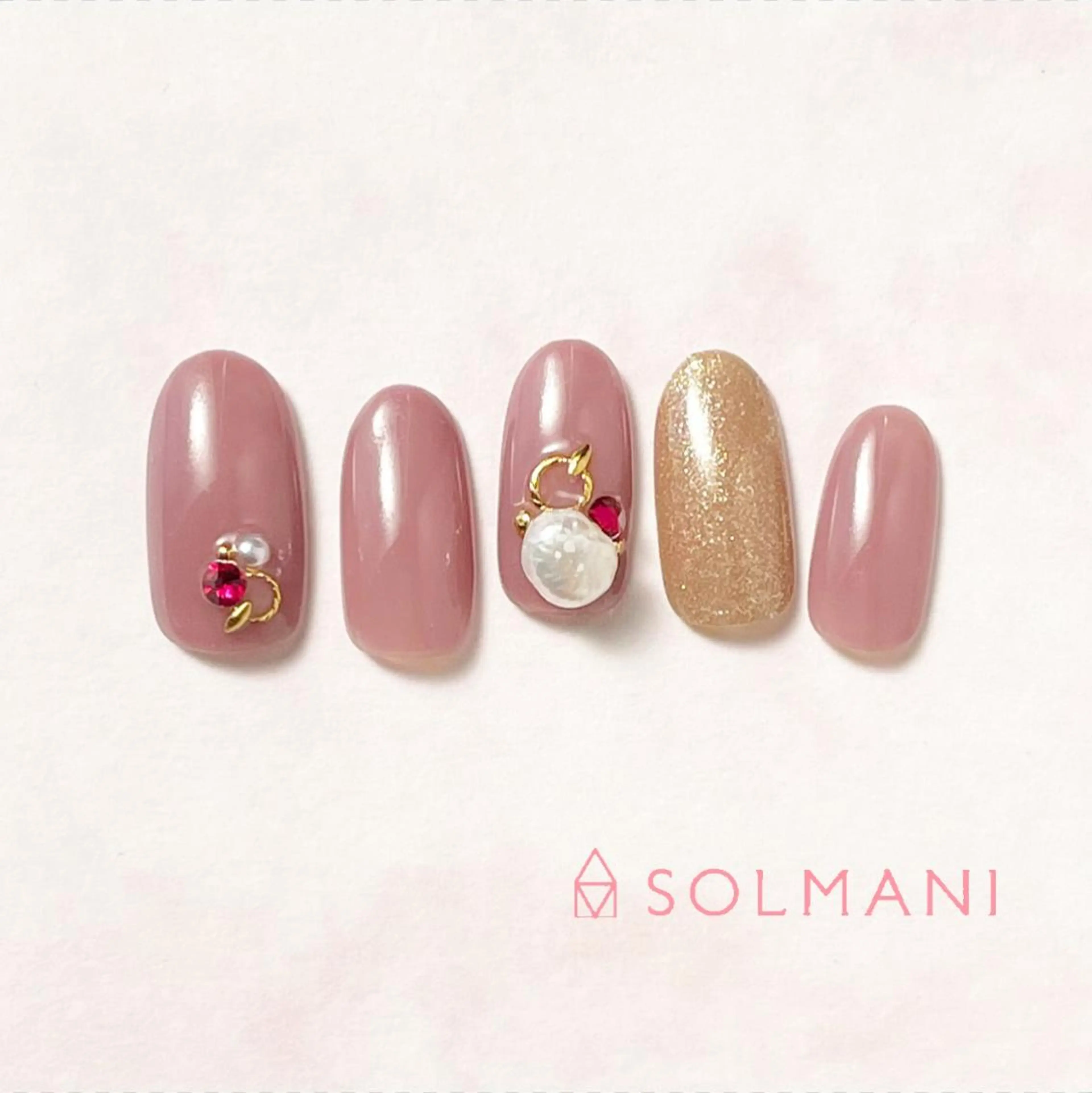 ネイル SOLMANI 予約担当のネイルデザイン