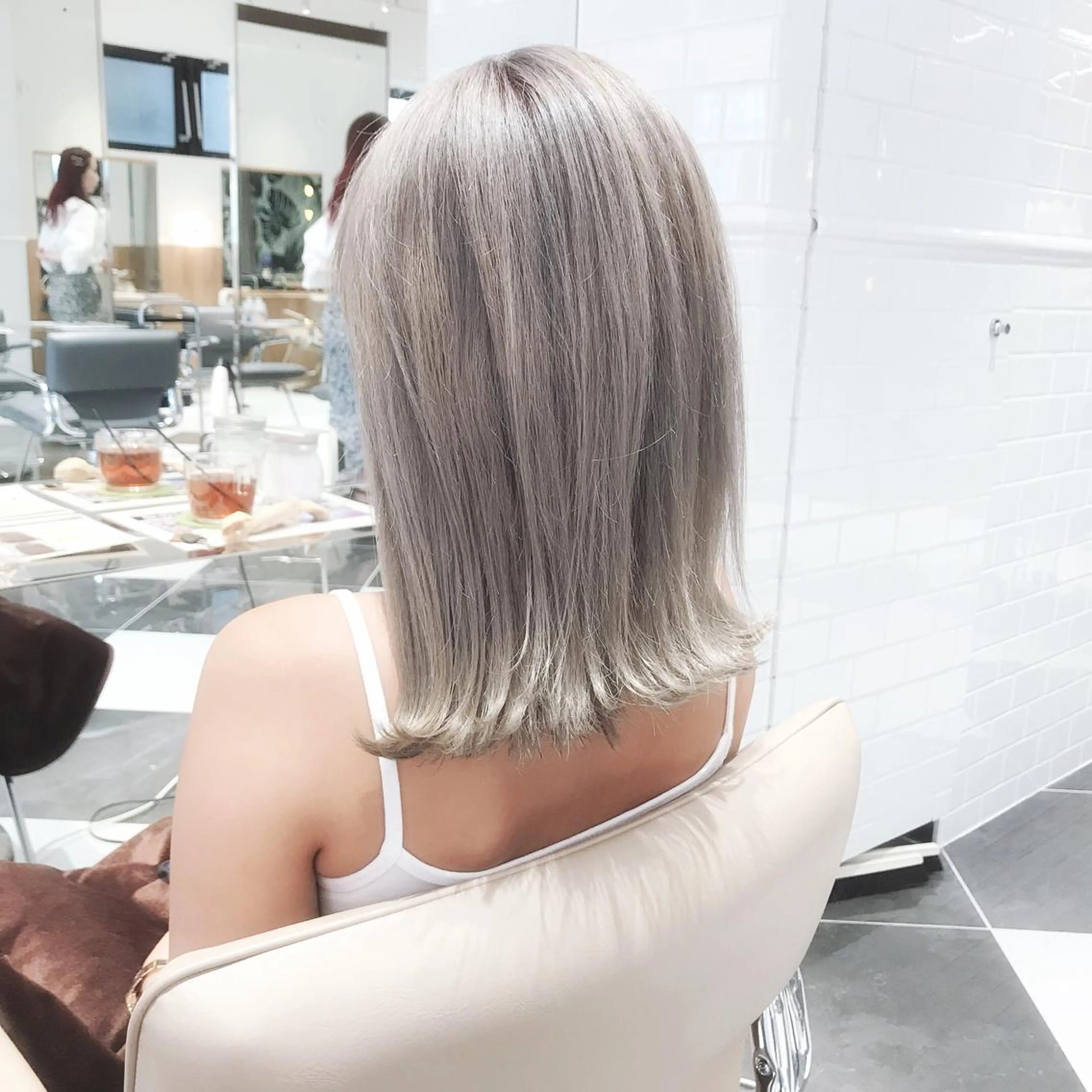 ミディアム カラー ベージュカラー シルバー シルバーベージュ カット ヘアカラー ボブ/ハイトーン 立川loose 下田のヘアスタイル