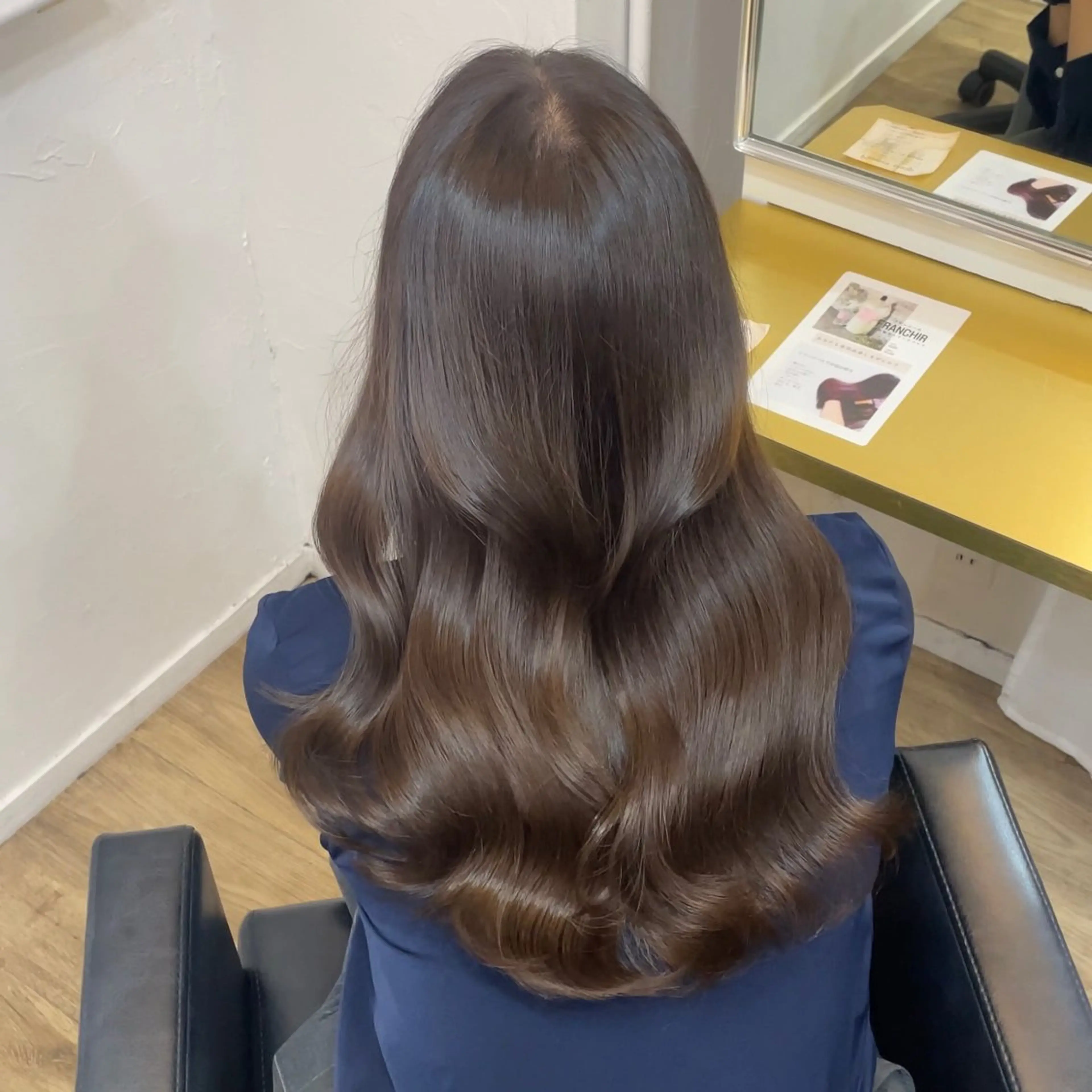 ロング カラー ベージュカラー 黒髪 ブリーチ ブルーカラー ブルーブラック カット ヘアカラー トリートメント オリーブカラー 特化　　kaiのヘアスタイル