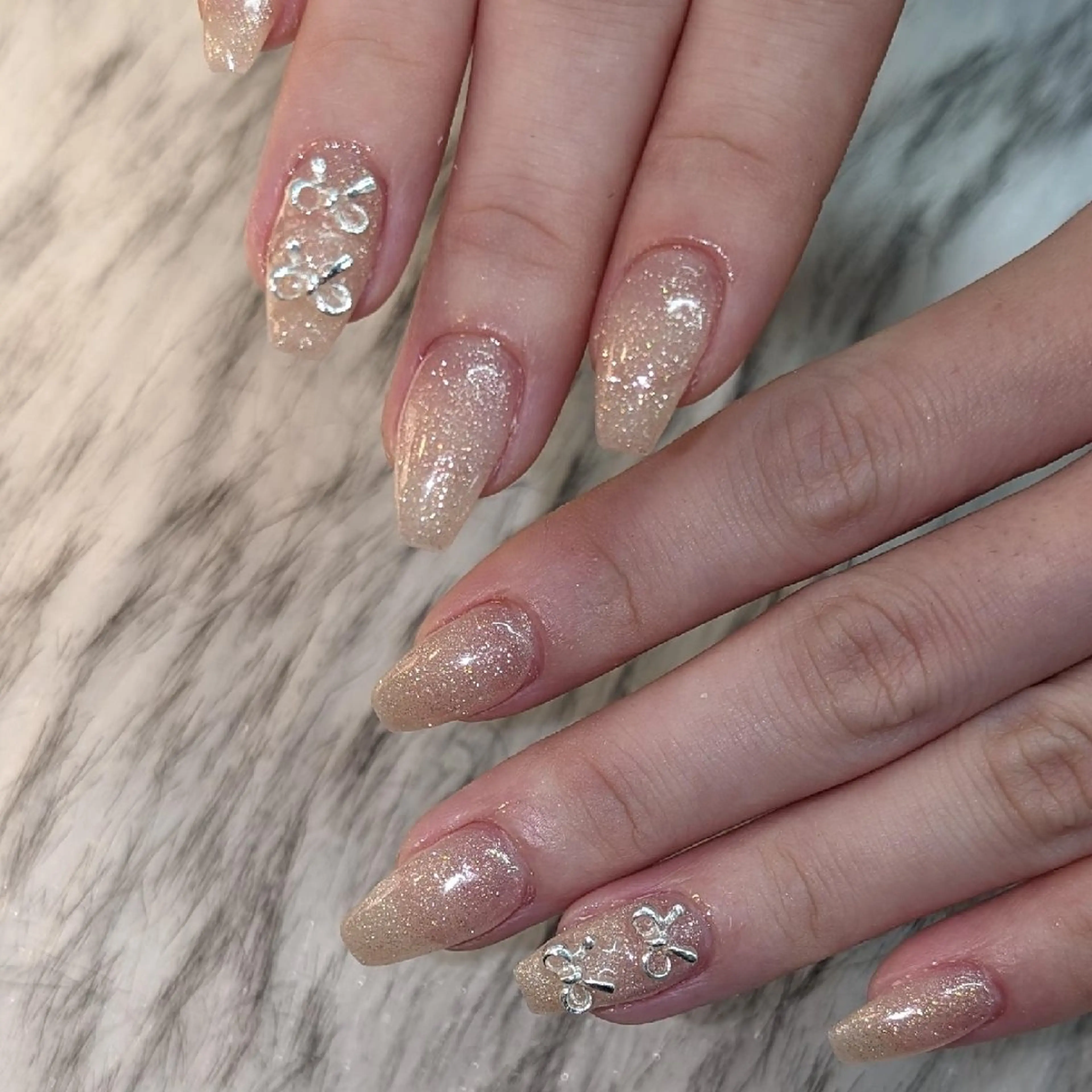 ネイル ハンドネイル RUNWAY 　　の眉毛・アイブロウイメージ