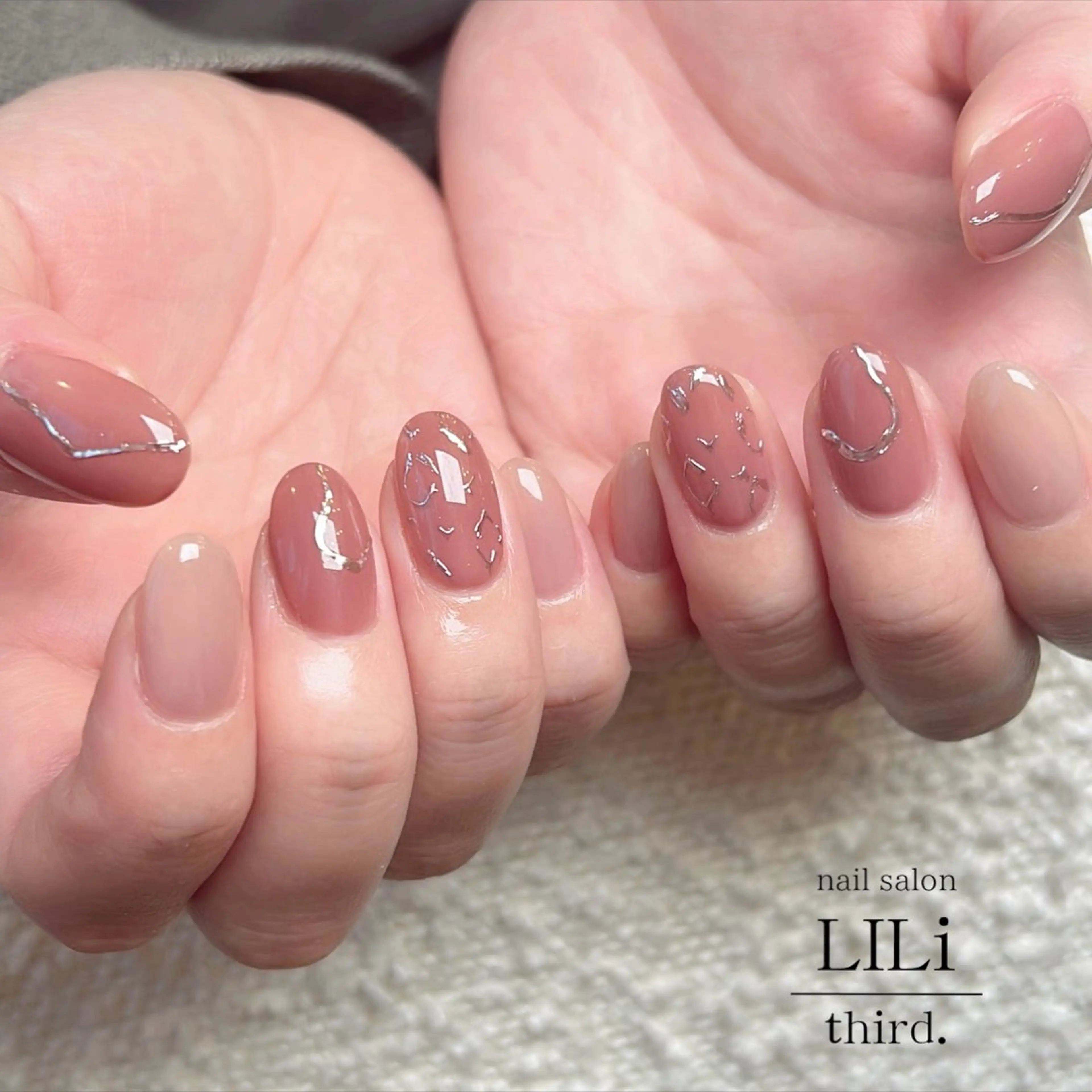 ネイル アニマル柄 ミラーネイル ハンドネイル nail salon LILi third.所属・Saya ᵕ̈*のネイルデザイン
