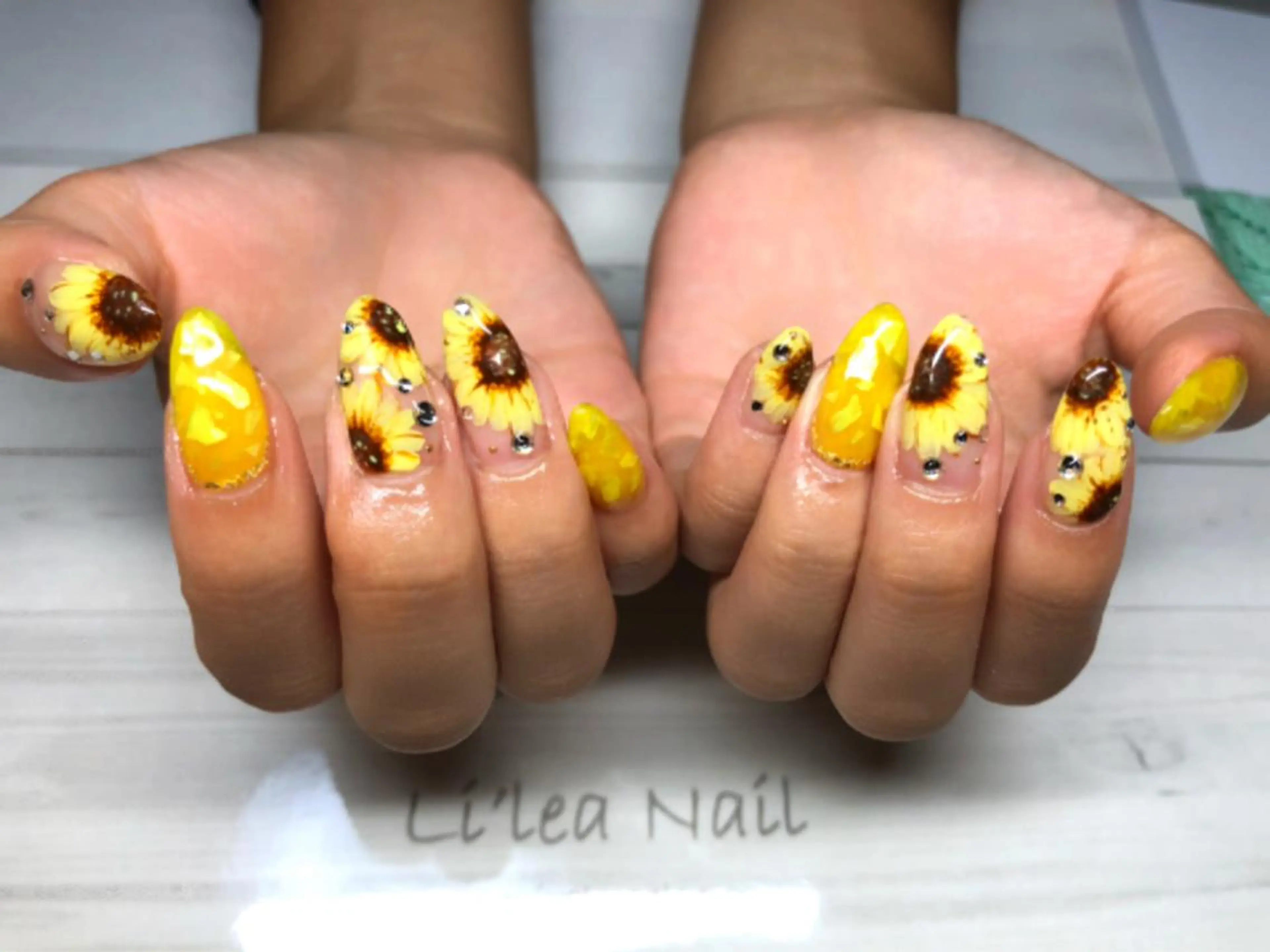 ネイル Li'leaNail AINAのネイルデザイン