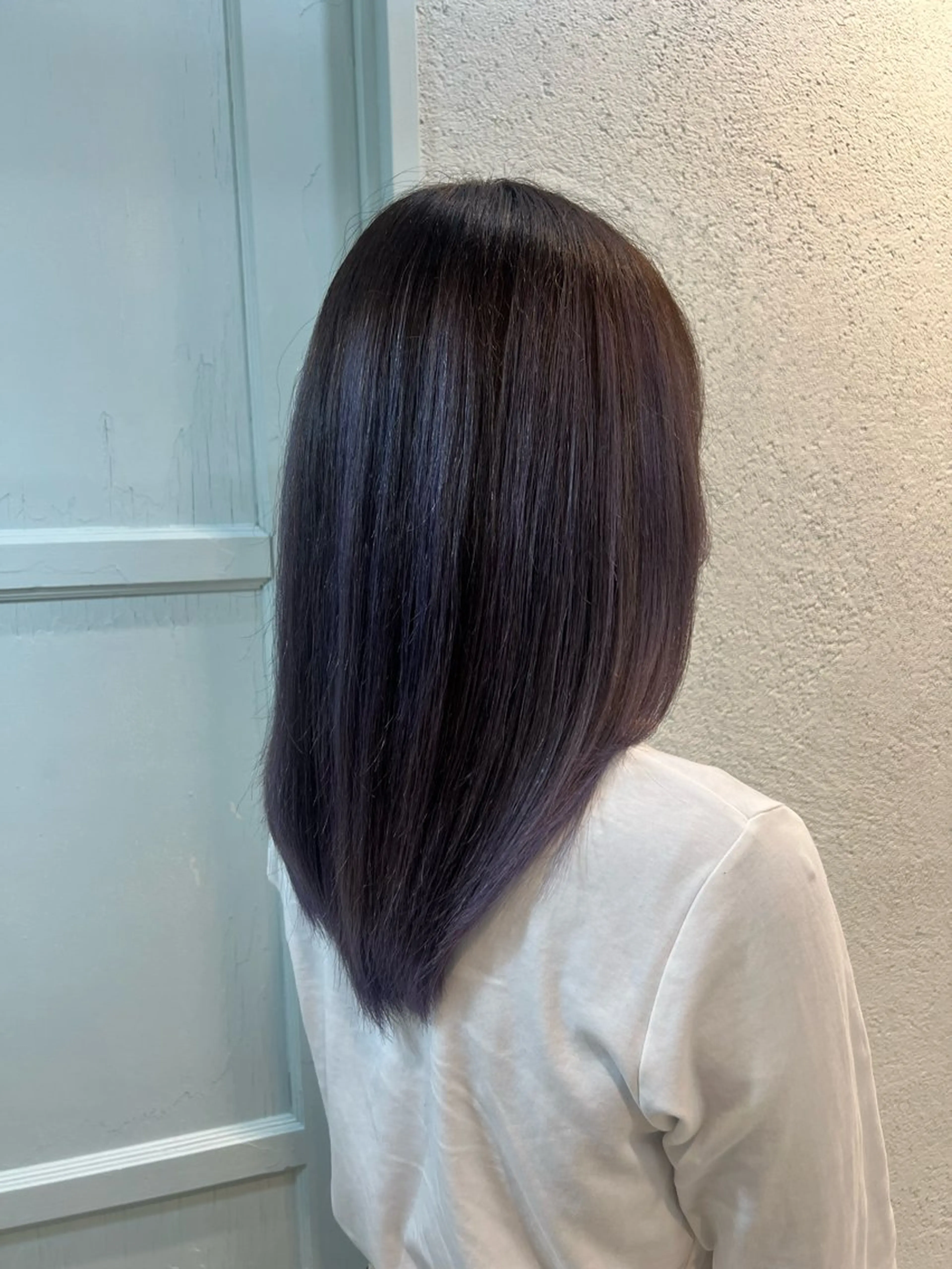 ミディアム カラー ブリーチ デザインカラー シルバー 永尾 幸太郎のヘアスタイル