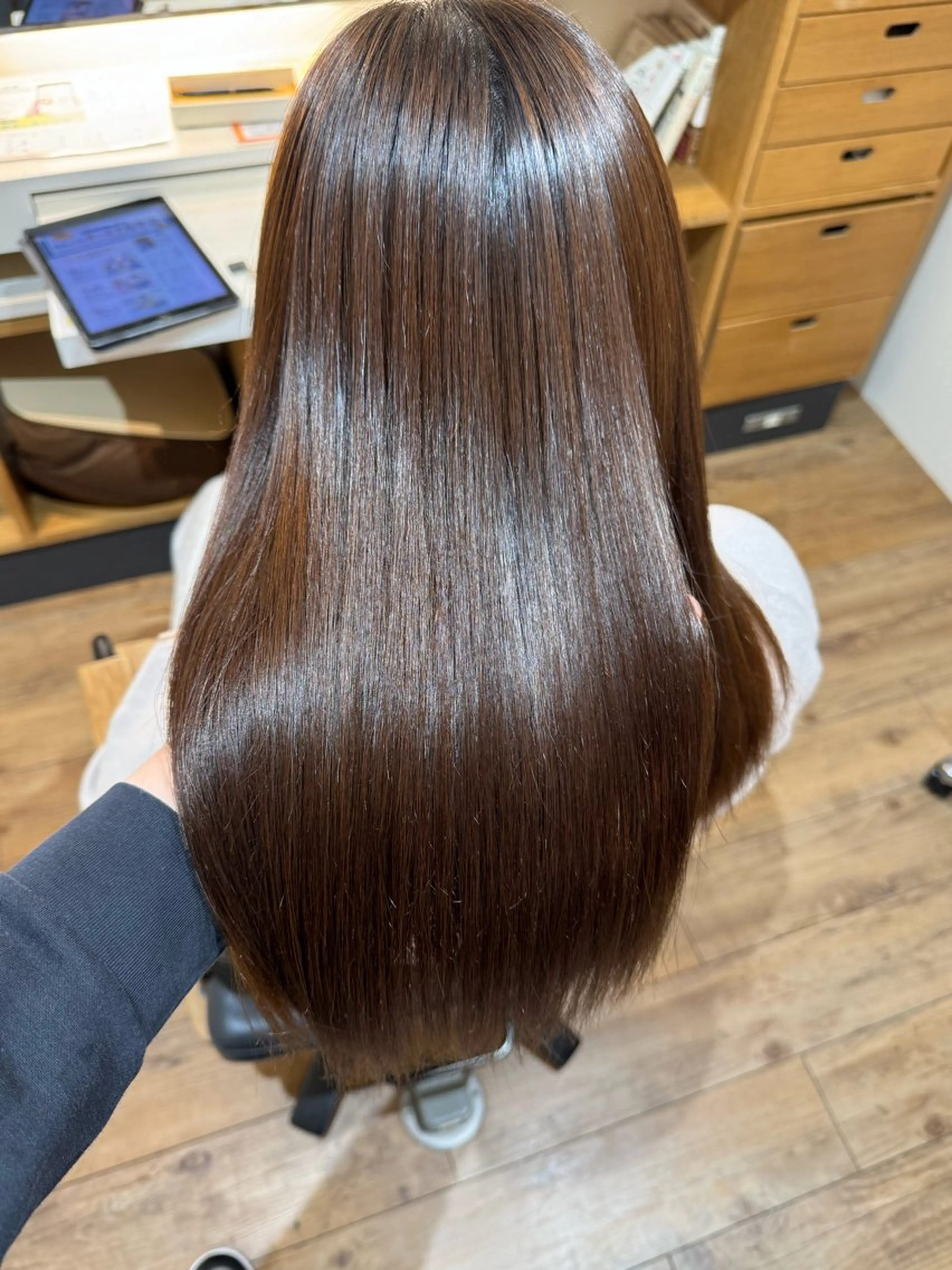 セミロング カット 縮毛矯正 トリートメント afloatkobe所属・美髪/髪質改善 川口凌弥のヘアスタイル