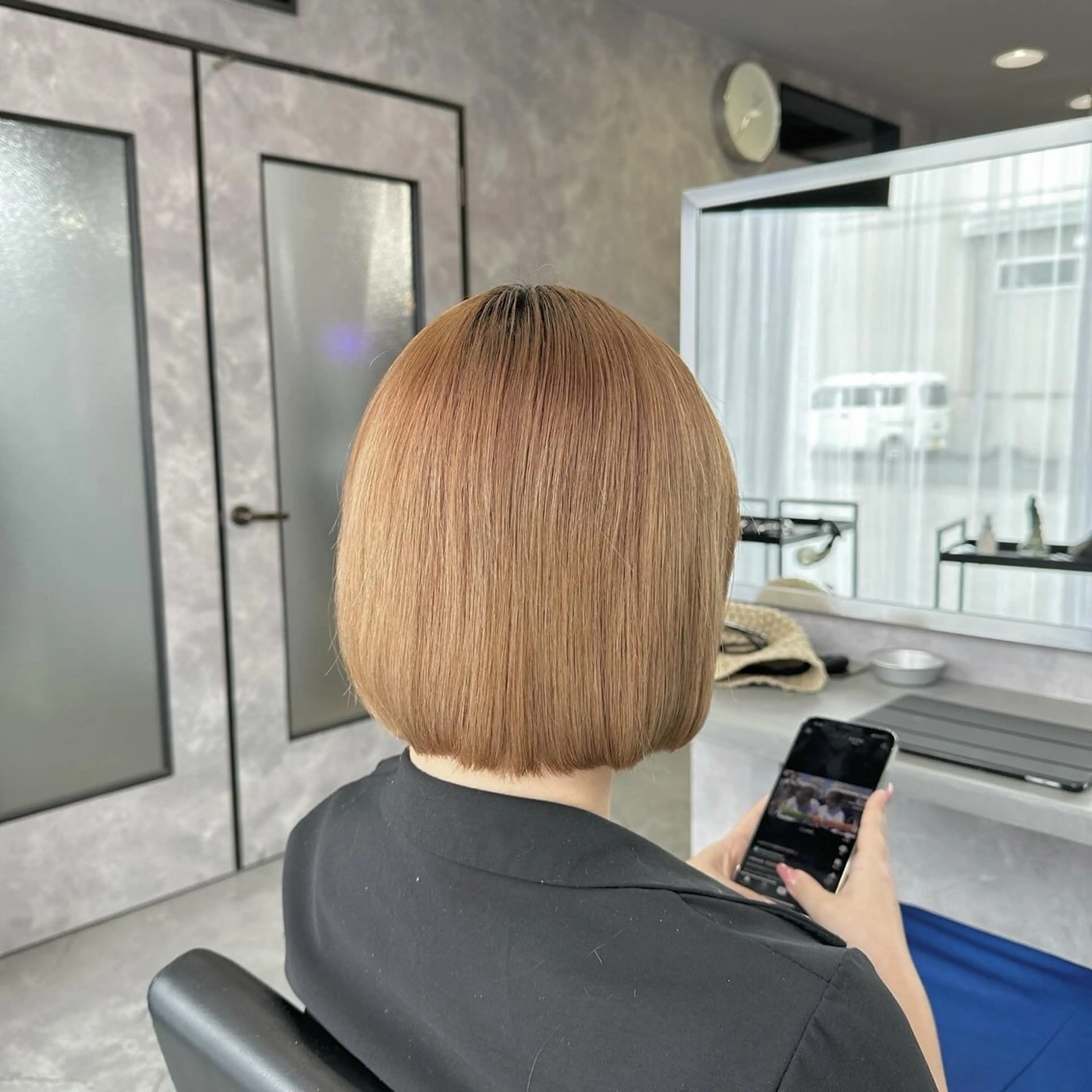 ミディアム 手塚 菜々美のヘアスタイル