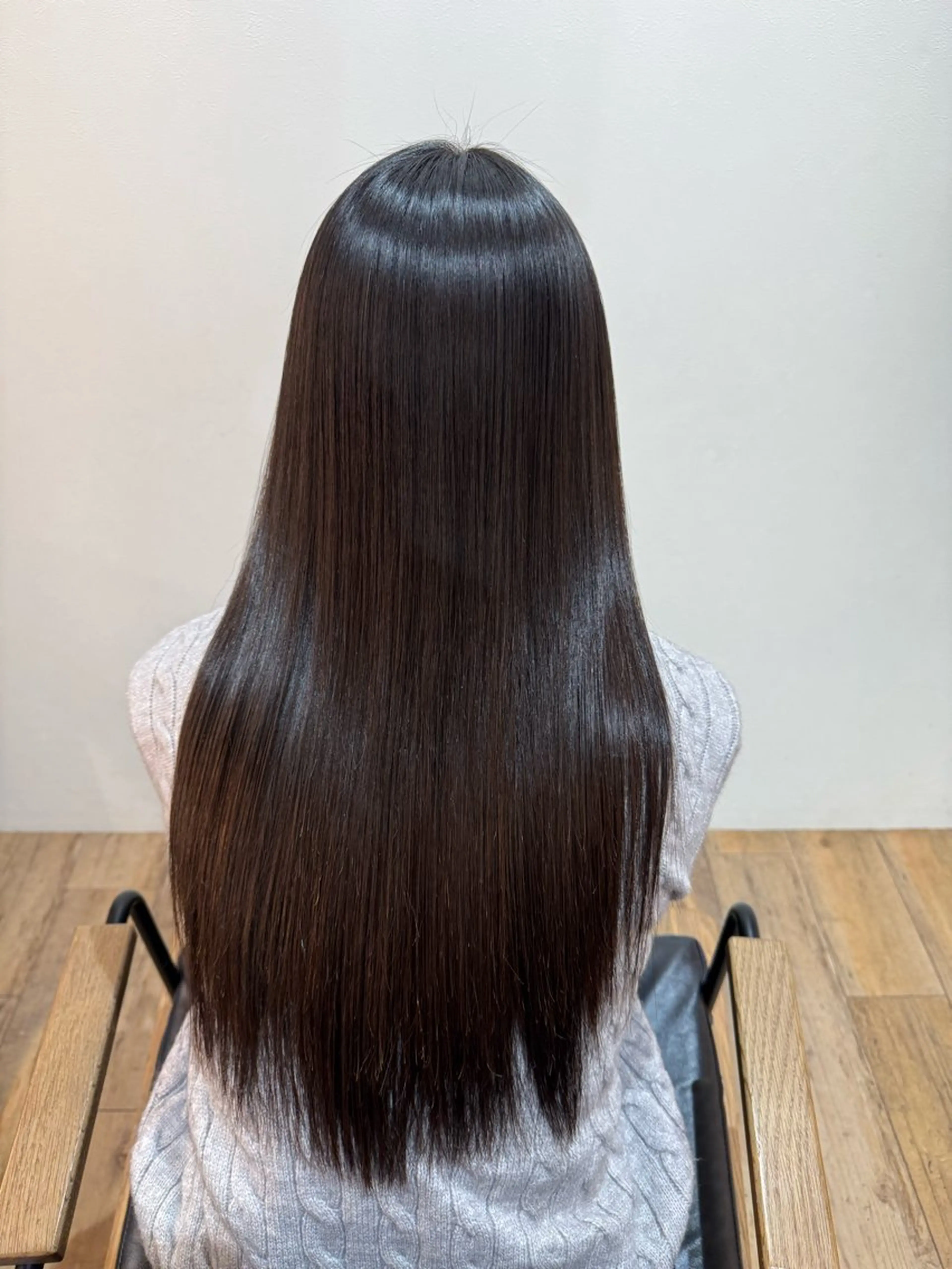 セミロング カット 縮毛矯正 トリートメント afloatkobe所属・美髪/髪質改善 川口凌弥のヘアスタイル