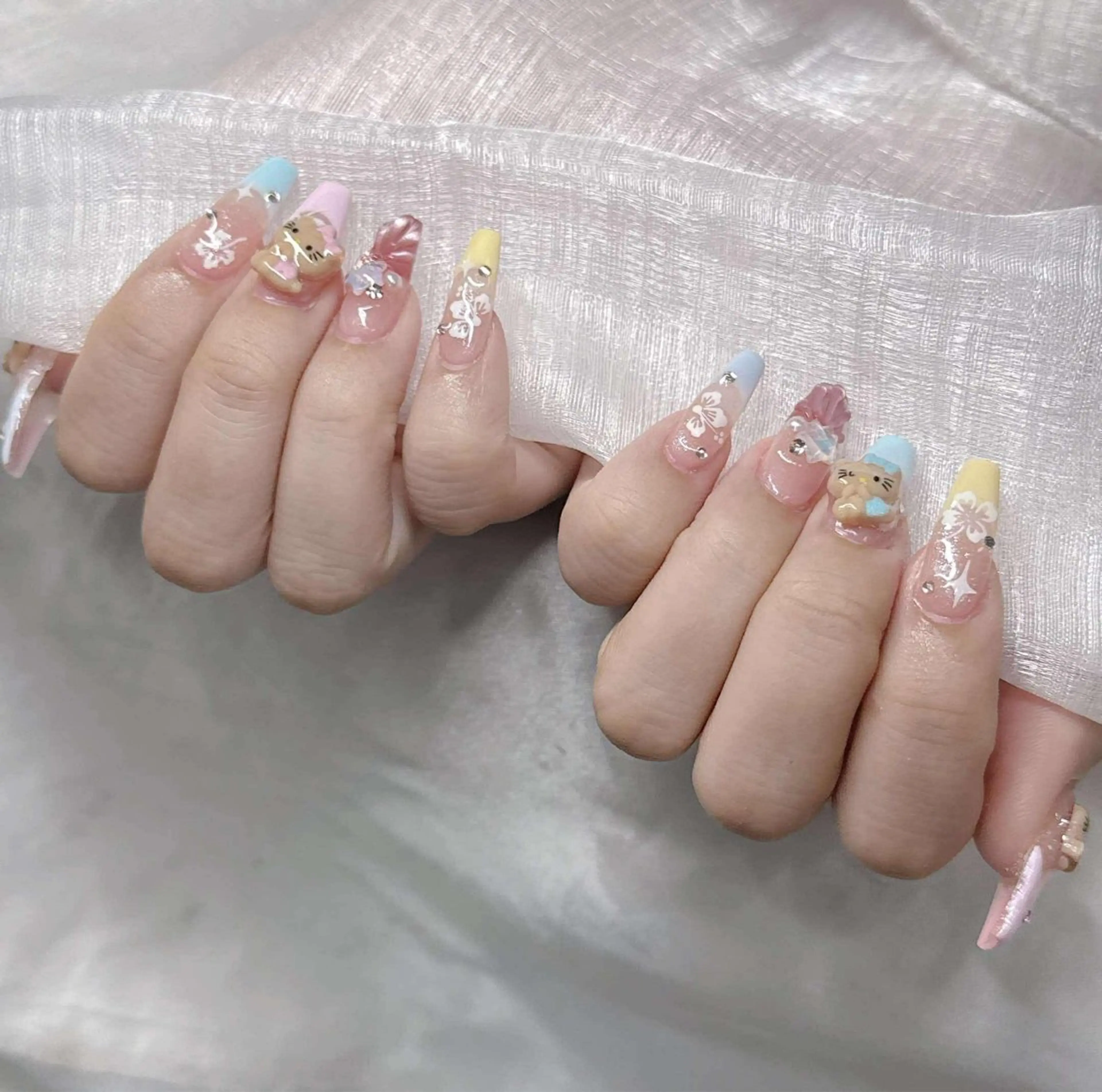 ネイル 長さ出し グラデーション 卒業式 キラキラネイル マグネットネイル ハンドネイル Lee Nailsのネイルデザイン