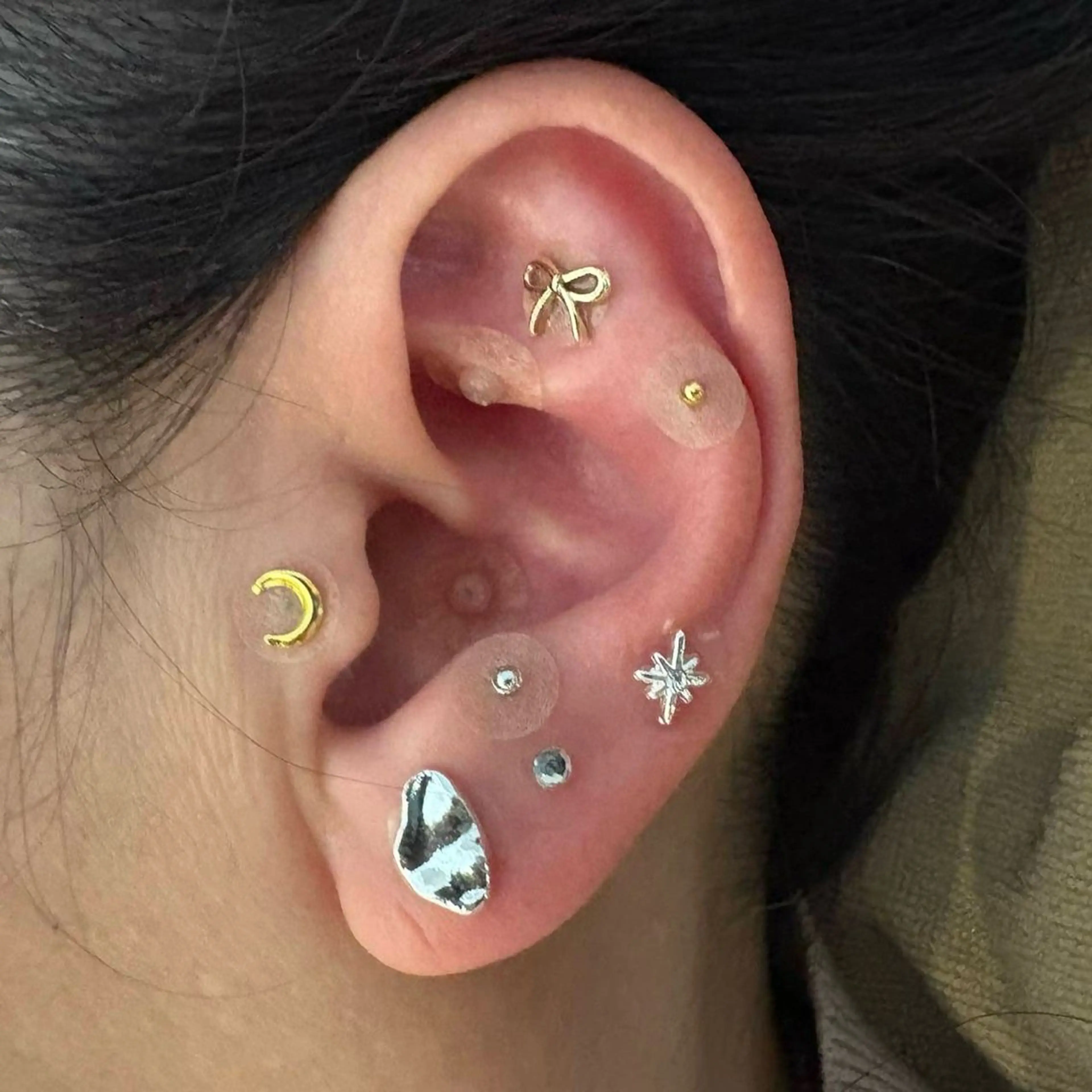 【💎新メニュー💎】流行りの耳つぼジュエリー(両耳8粒まで👂)  ¥3300の写真