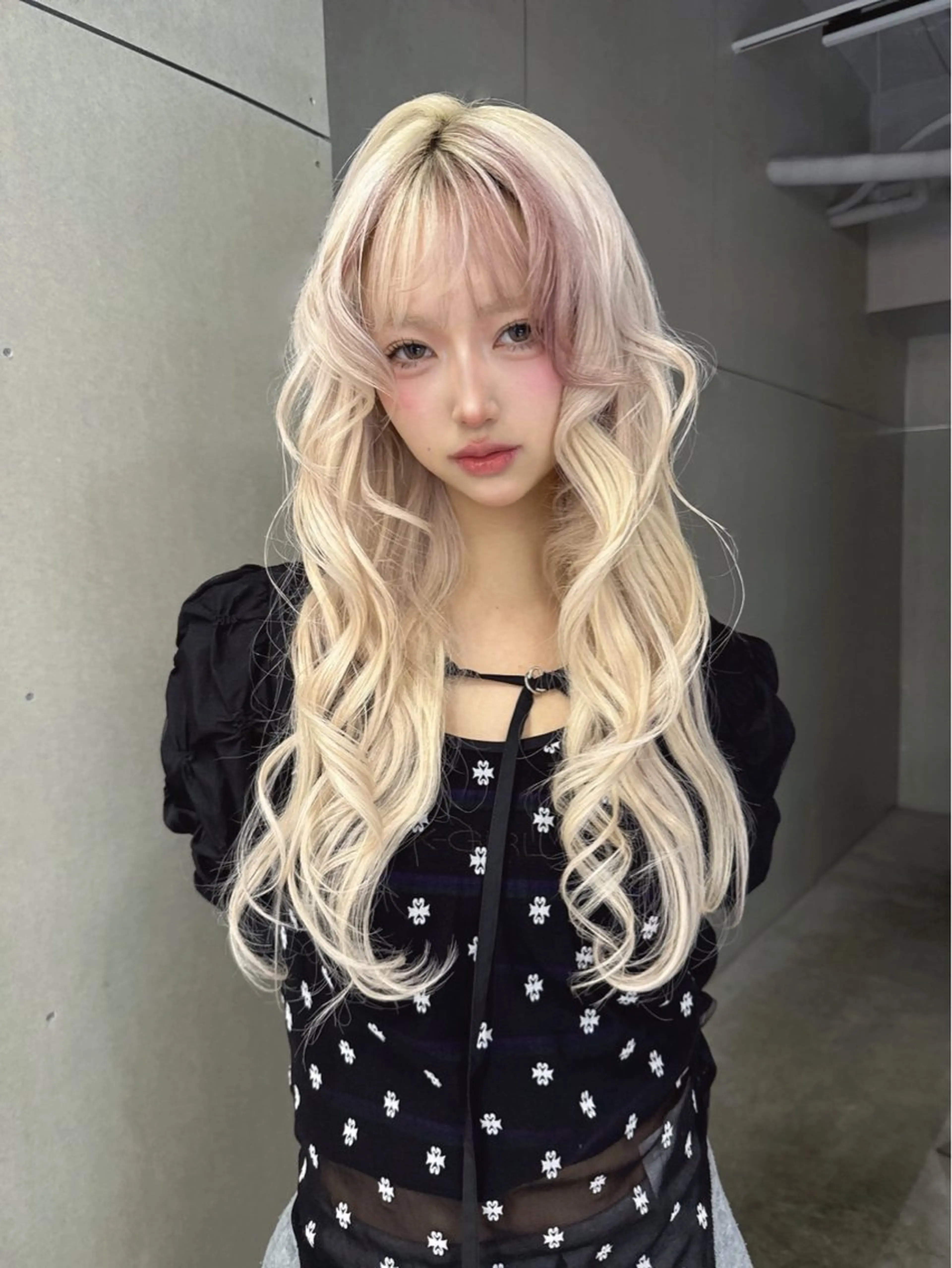 ロング ヘアカラー GEM YURI ハイトーンカラーのヘアスタイル