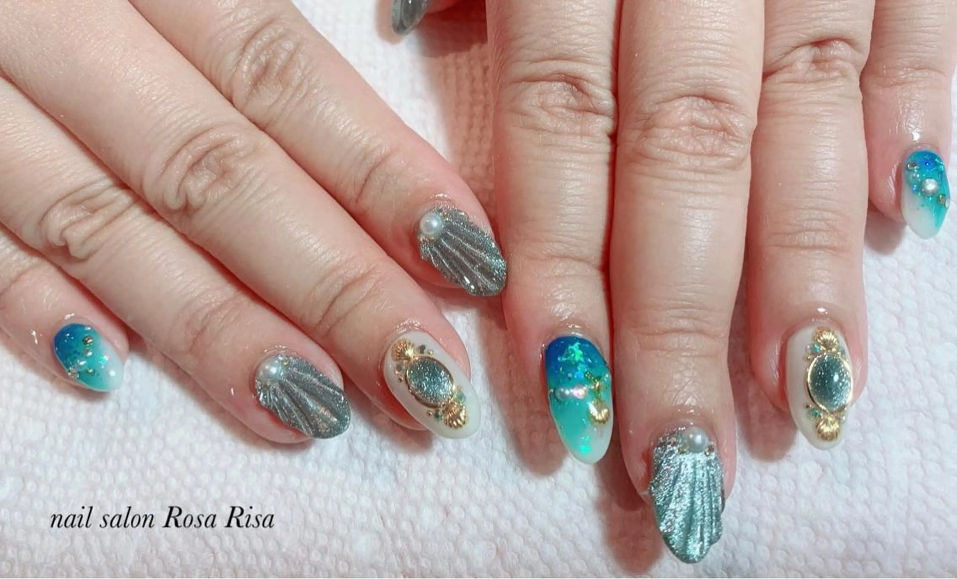 ミディアム ネイル マグネットネイル ハンドネイル ネイルスタジオ シェイクユアハンズのネイルデザイン