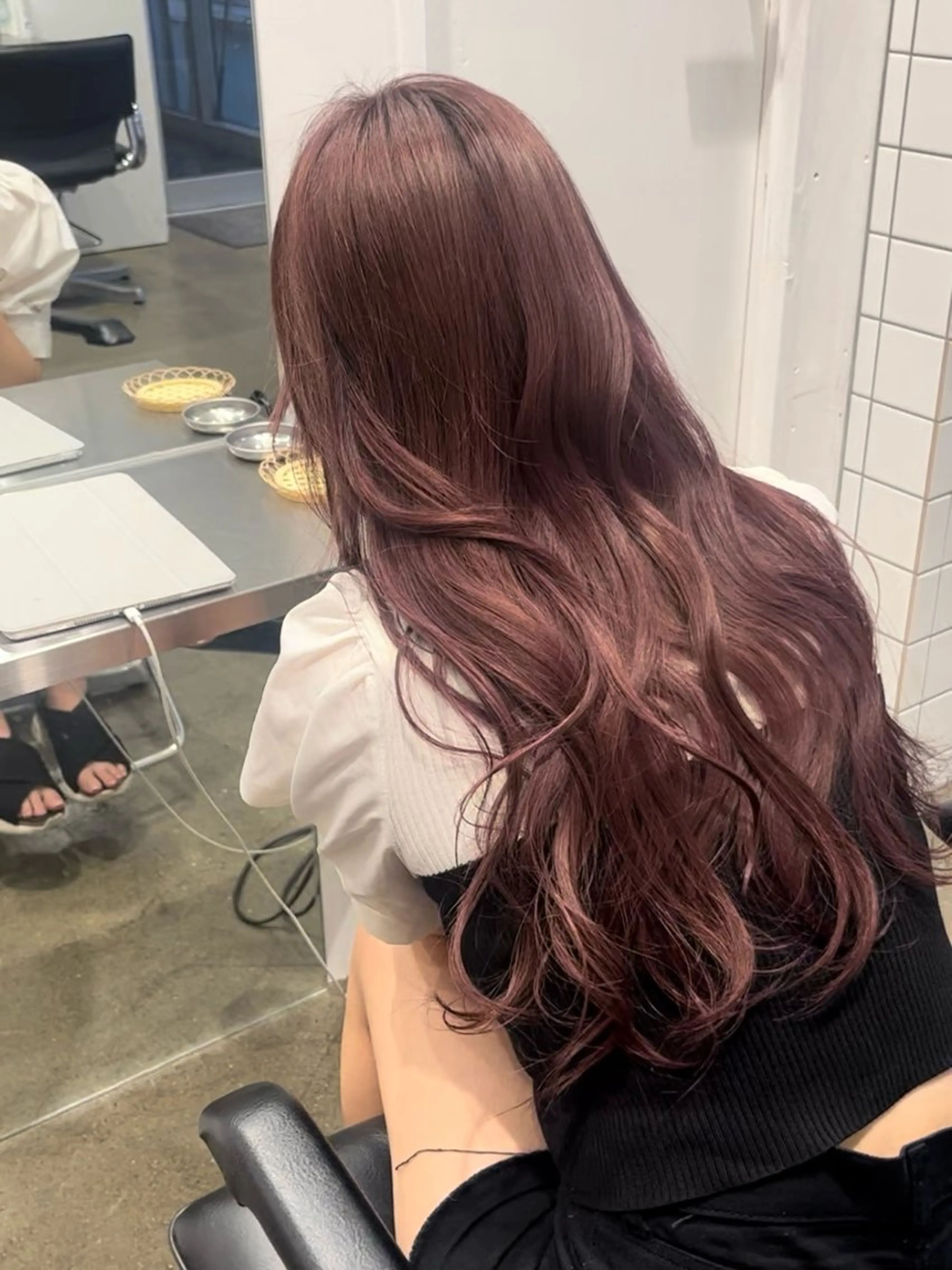 ロング カラー ベージュカラー ブリーチ ブロンド ピンクカラー ピンクベージュ 新宿 似合わせカラー HINAのヘアスタイル