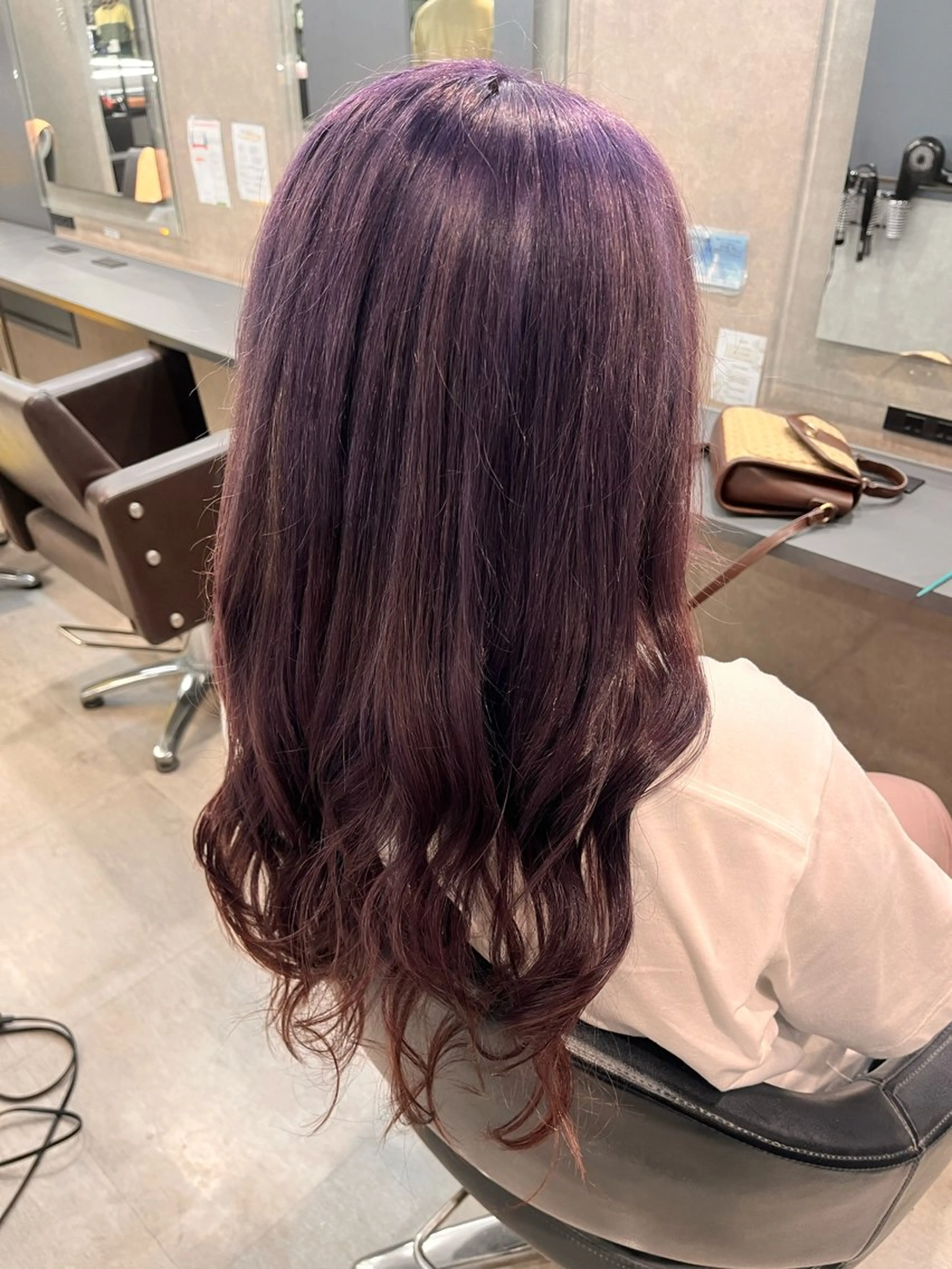 ロング カラー ブリーチ バイオレットカラー ひのはら もえかのヘアスタイル