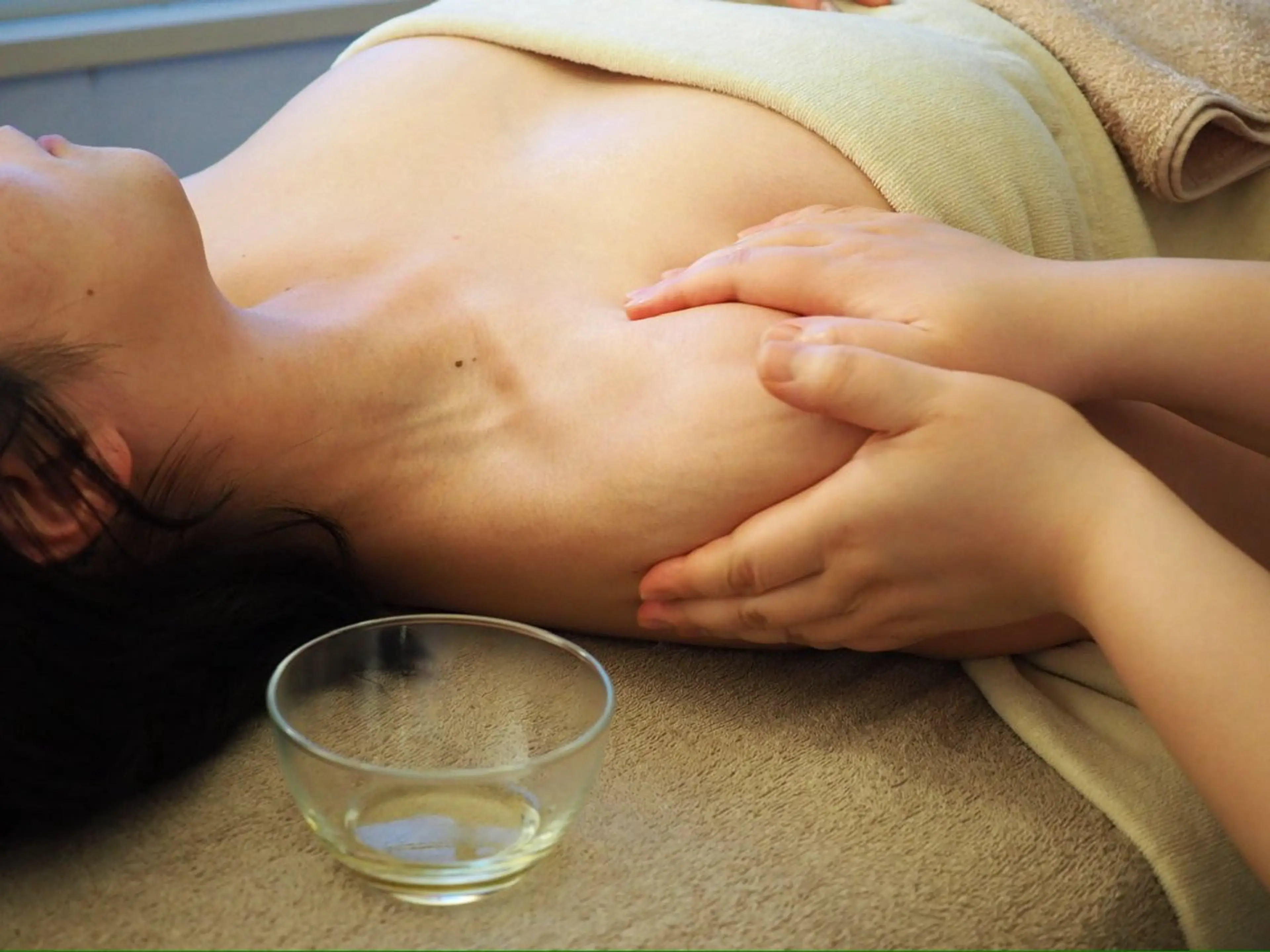 【撮影モデル募集】足つぼ×アロマのデコルテリンパ【60分】の写真