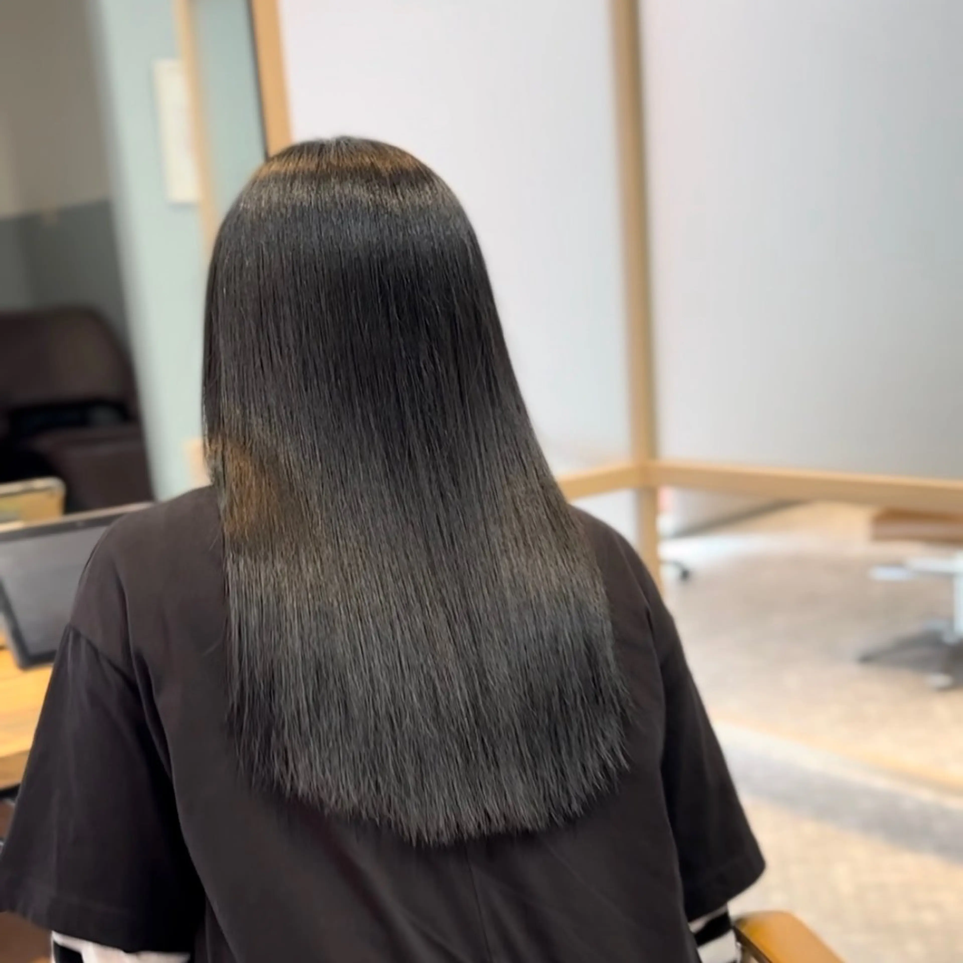 ロング カラー ヘアアレンジ ブリーチ グレージュ ブリーチなしカラー 髪質改善 ロング REONA🪽✨ 日常に馴染む髪🫧のヘアスタイル