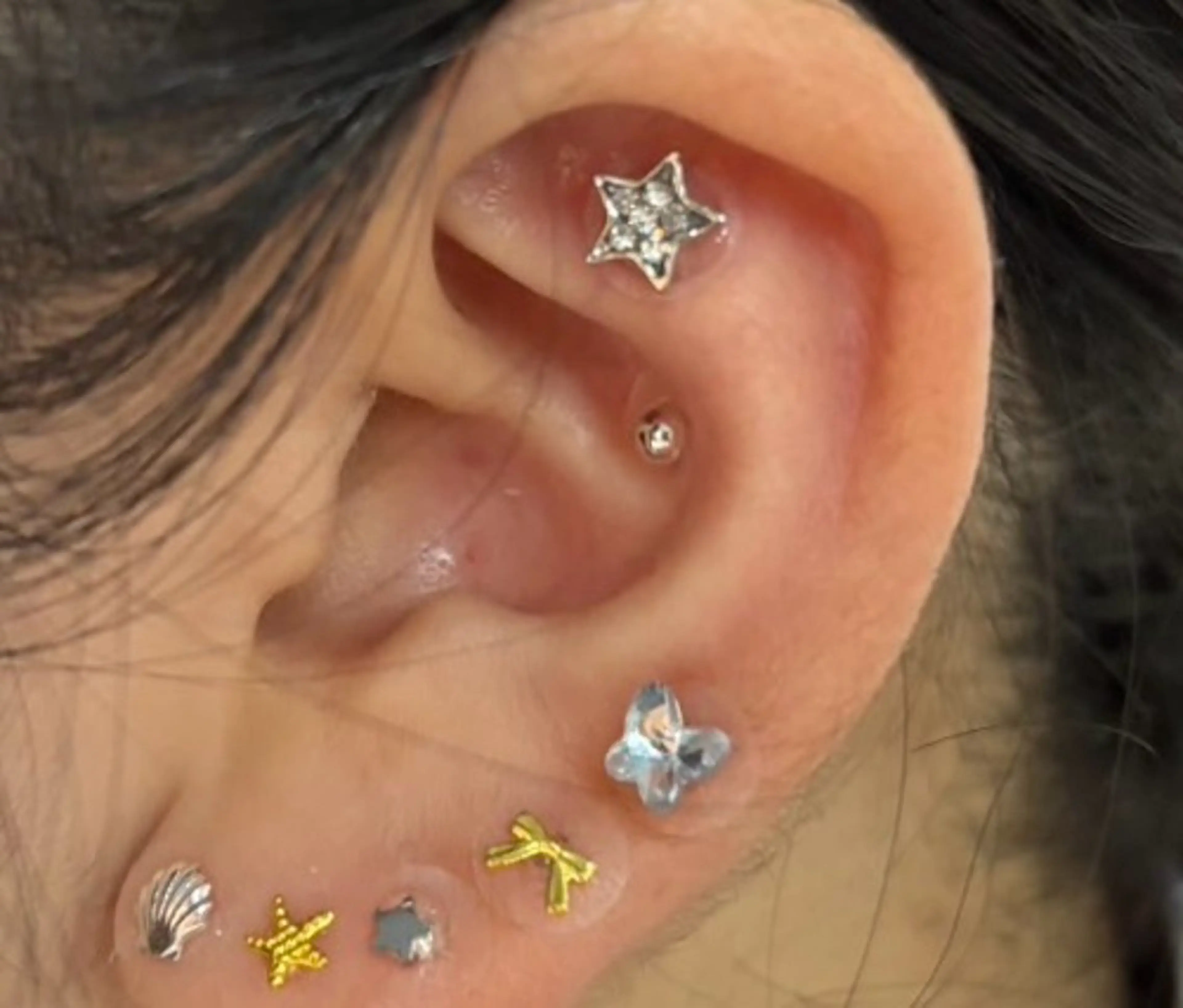 耳ツボジュエリー6個まで+耳ツボマッサージの写真