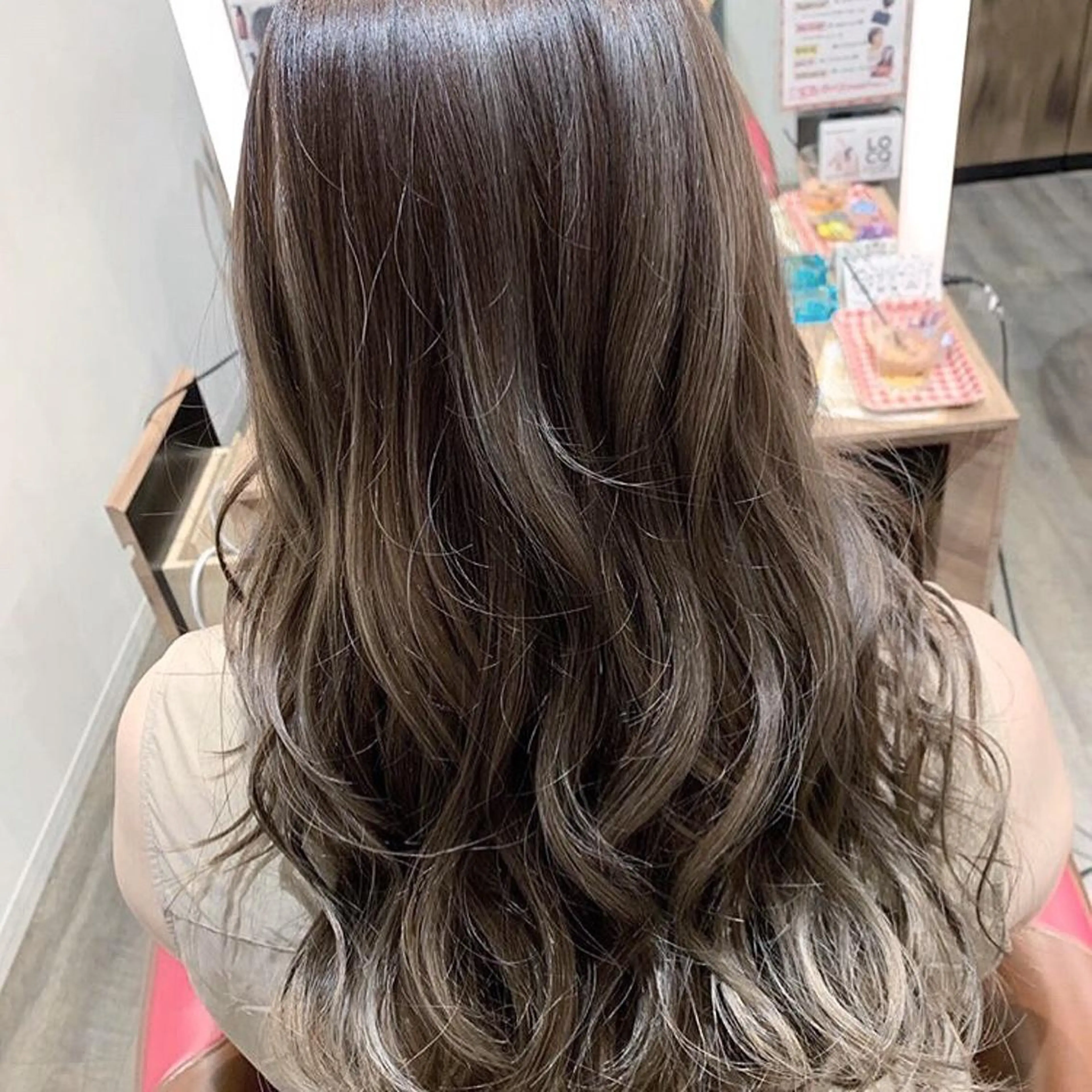 ロング カラー AMI Hair  supply所属・髪質改善カラー 韓国風レイヤーのヘアスタイル