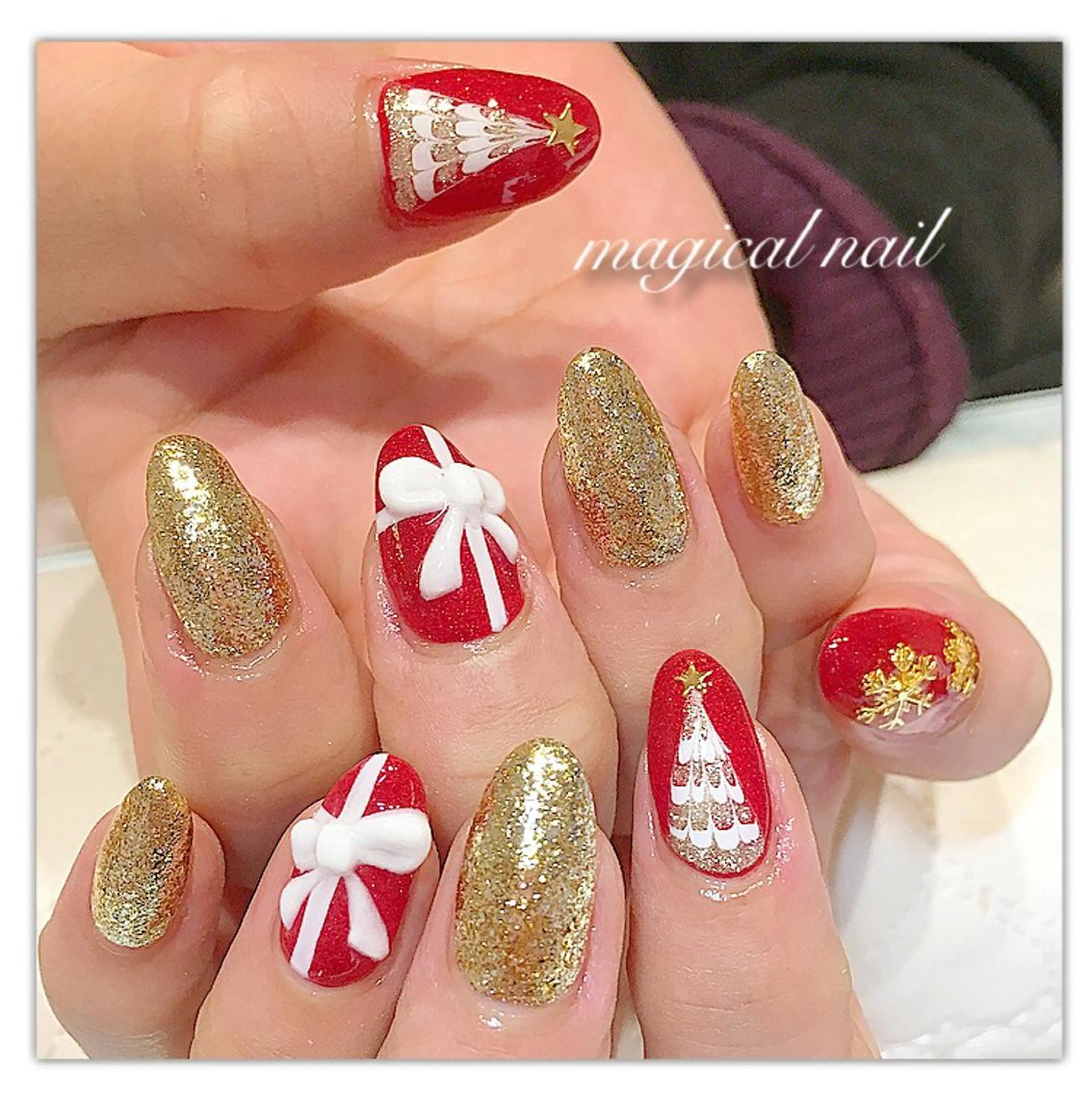 ネイル ゴールド 赤色 冬ネイル クリスマス magical nailのネイルデザイン