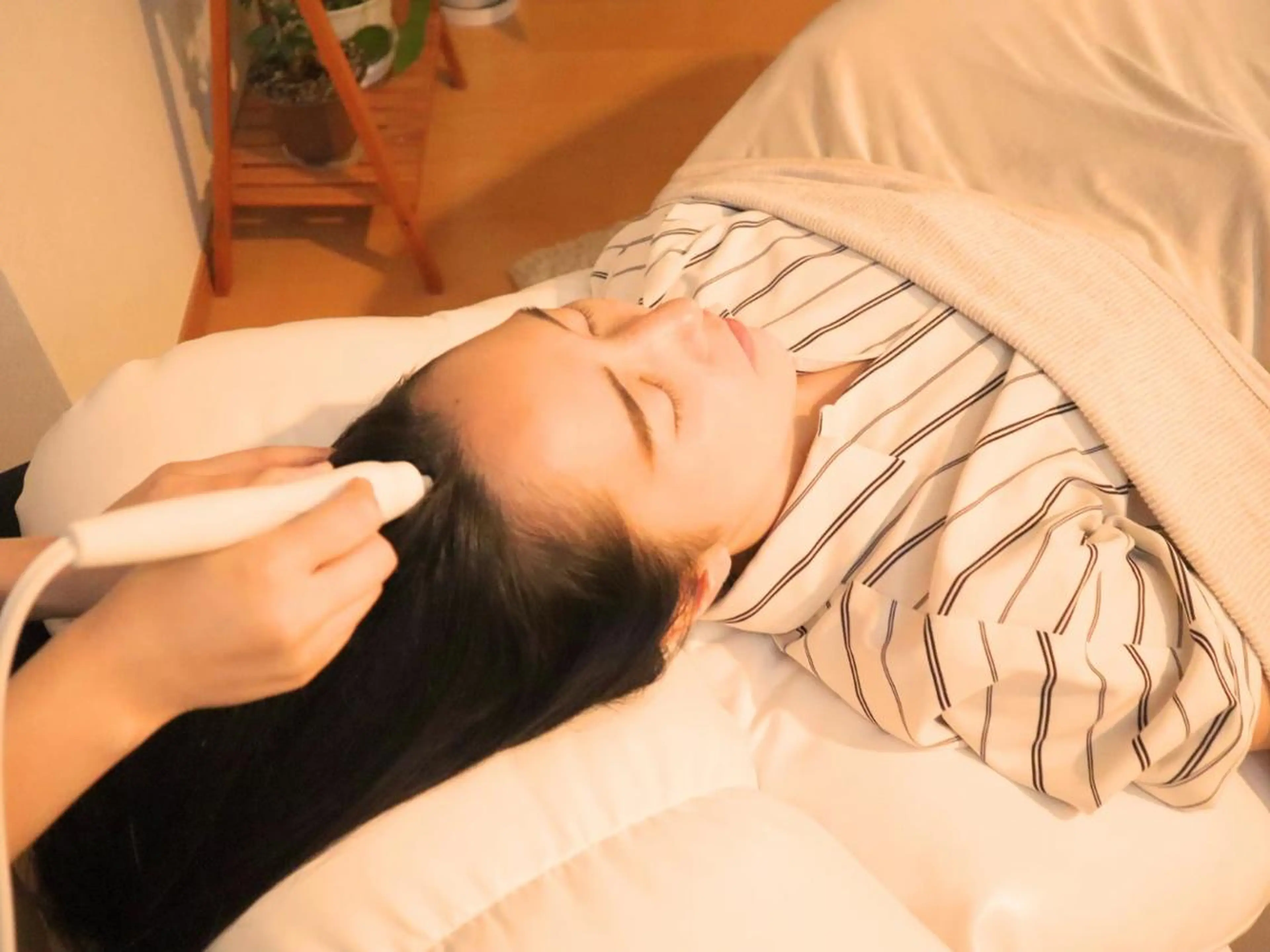 【濡れない頭皮洗浄15分+ドライヘッドスパ60分♪】匂いやベタつき対策に!の写真