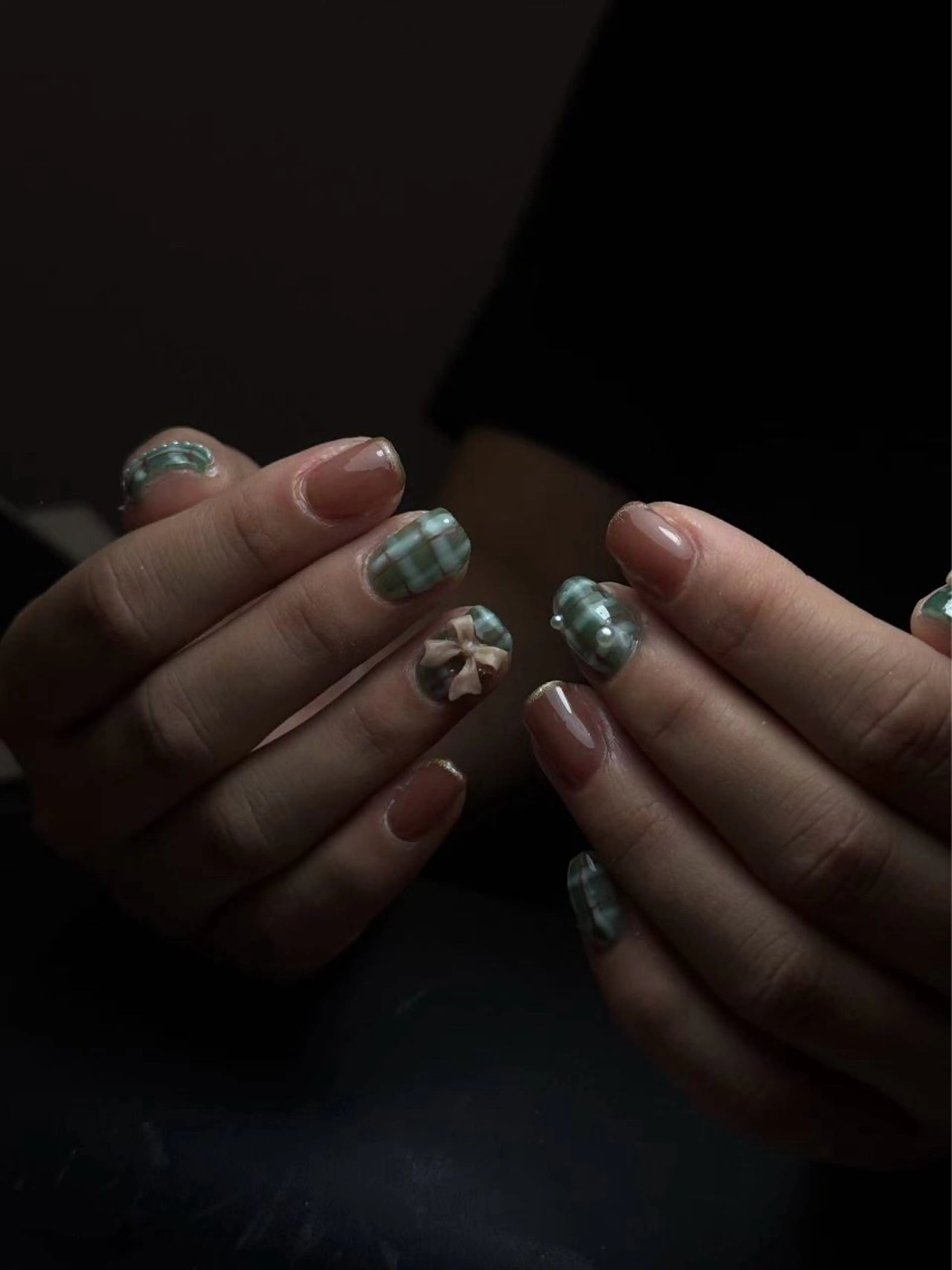 ネイル グリーン 韓国ネイル マットネイル 持ち込み ニュアンスネイル モンナ CCのネイルデザイン