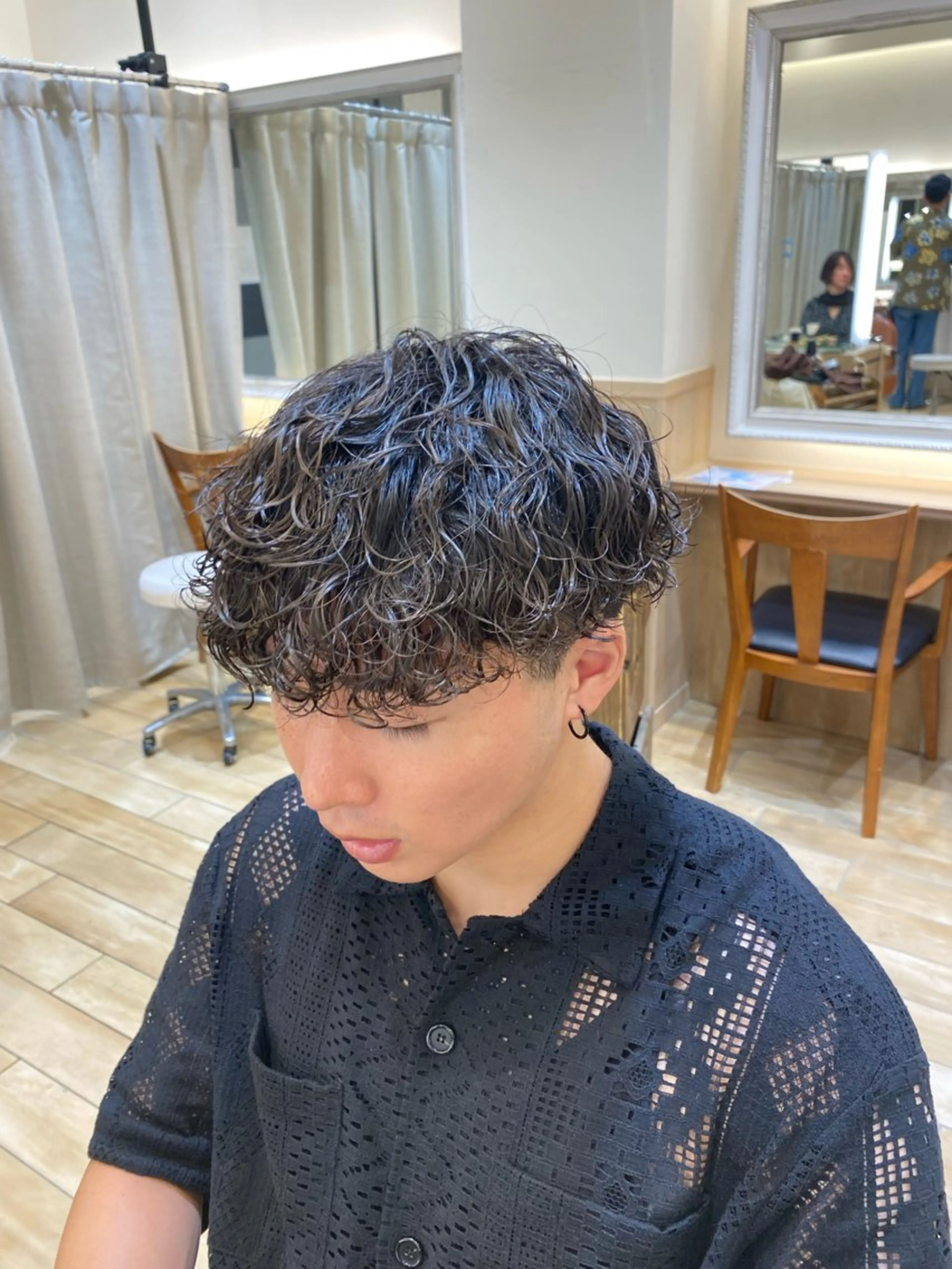 ショート パーマ メンズ メンズパーマ 波巻きパーマ 新宿メンズパーマ ヨモギダのヘアスタイル