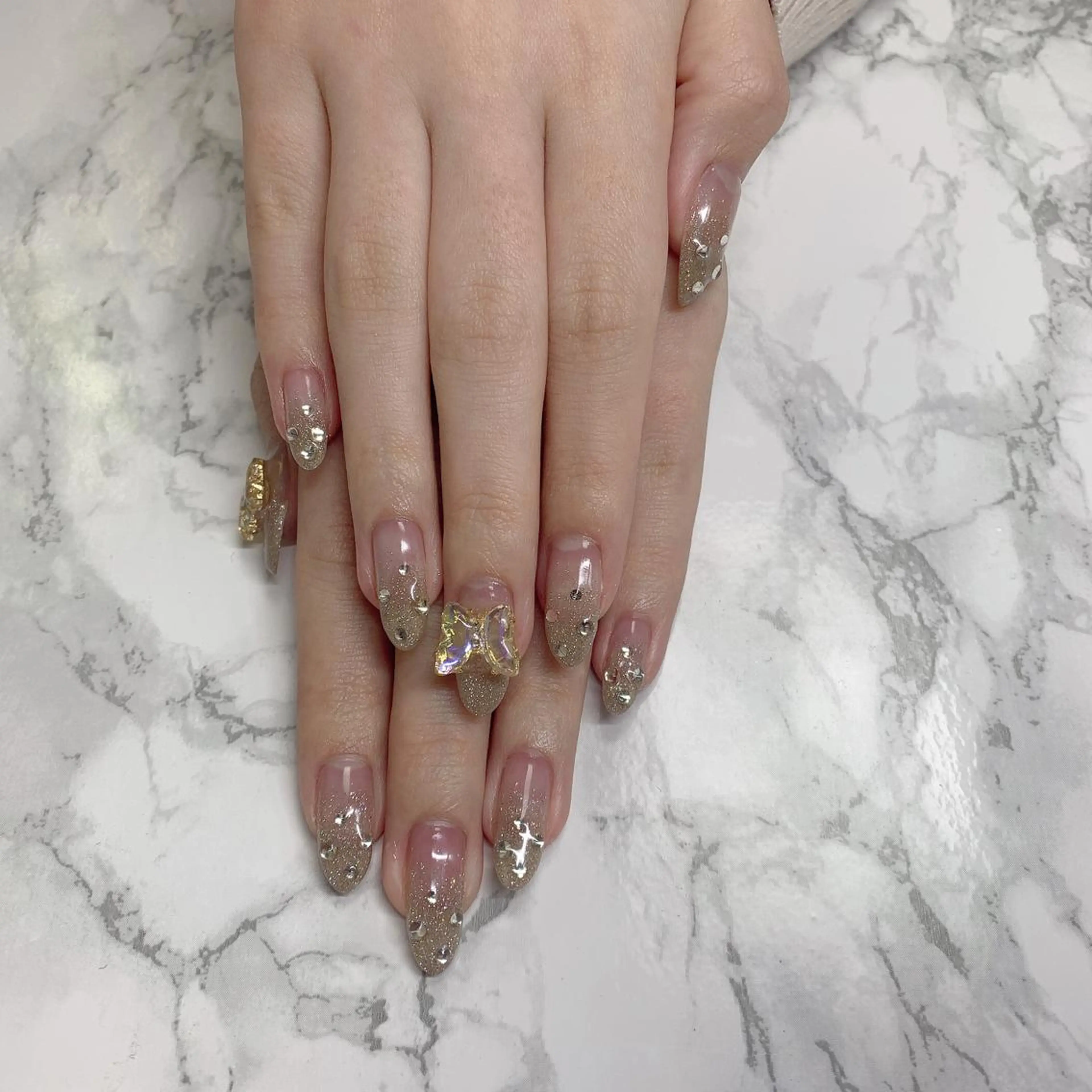 ネイル グラデーション ラメ(グリッター) ラメグラデーション はな💎ネイル ワンホン、長さ出しのネイルデザイン