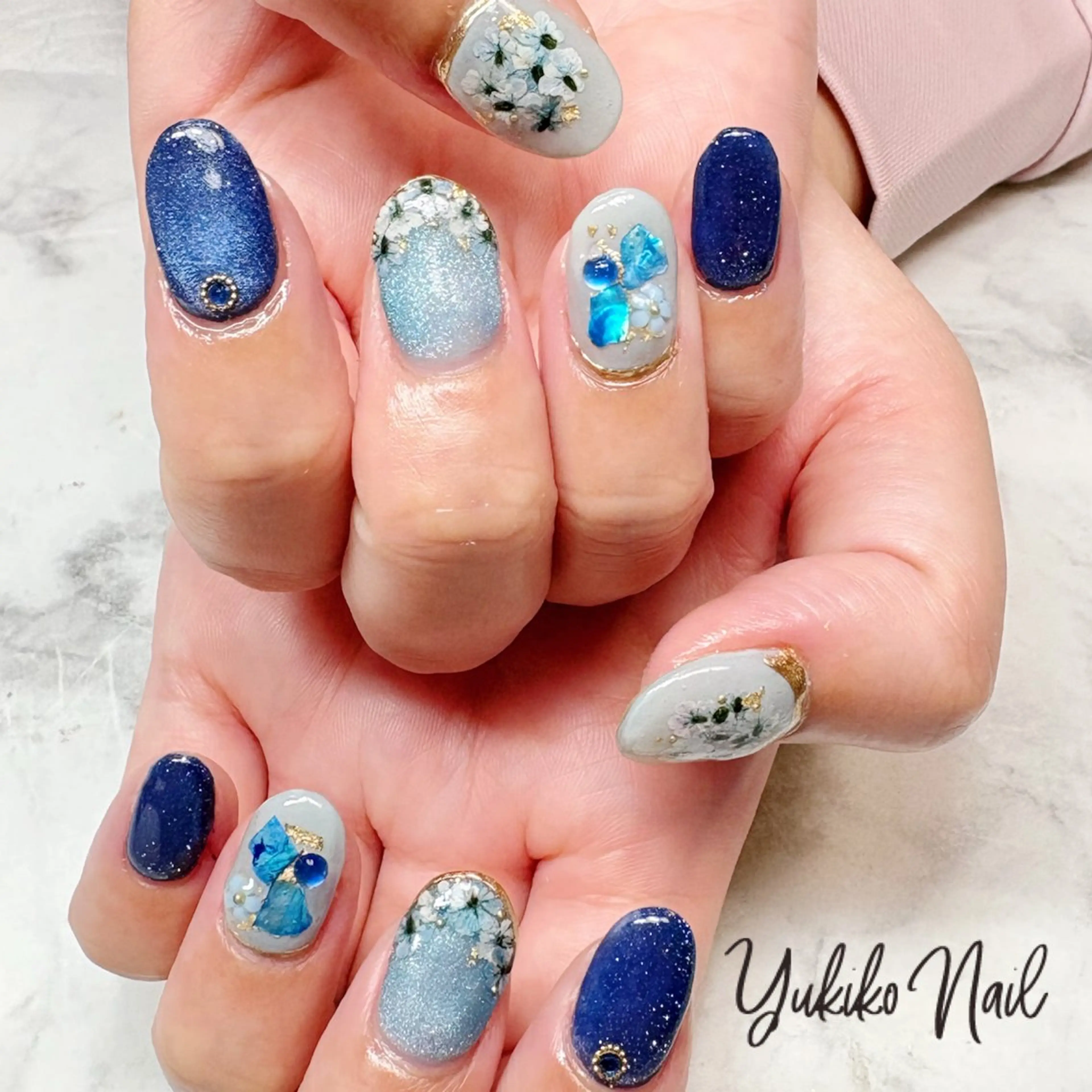 ネイル ブルー マグネットネイル ネイビー 春ネイル ハンドネイル ユキコ ネイルのネイルデザイン