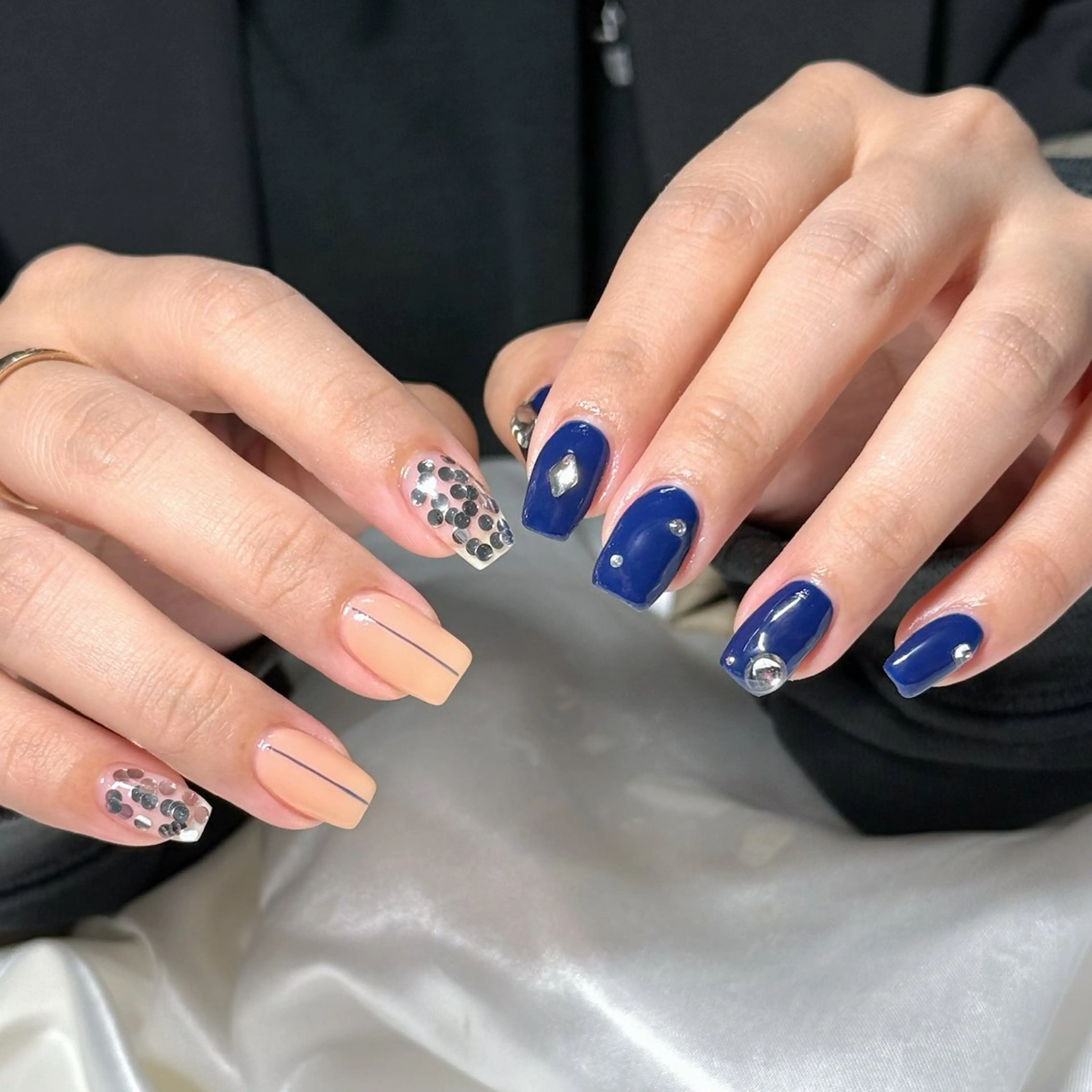 ネイル ブルー ニュアンスネイル ワンカラーネイル ハンドネイル OKIKA所属・【OKIKA】 らん🦖🌈🧡のマツエク・マツパデザイン