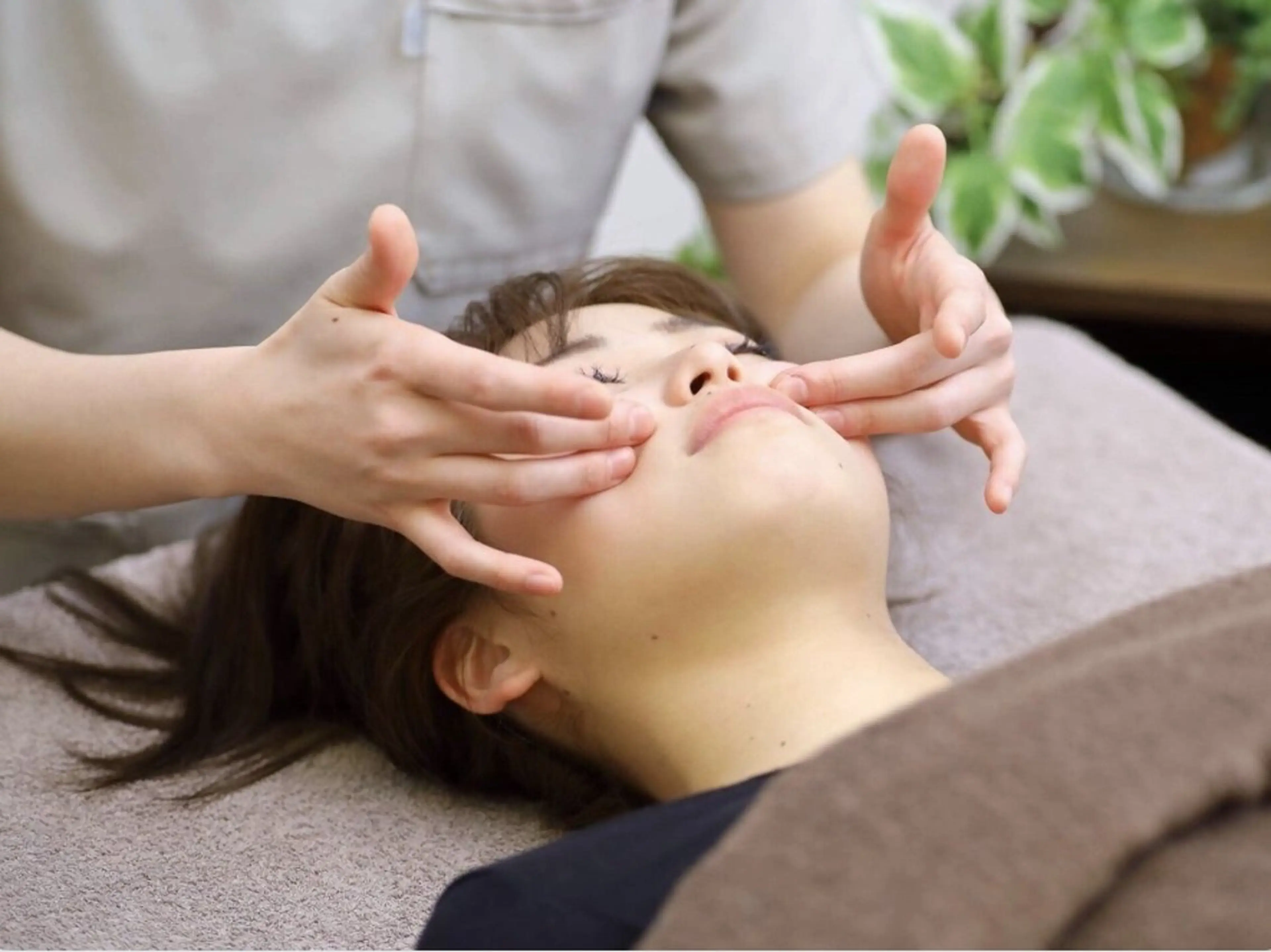 【U24限定】全身矯正60分（頭蓋骨+小顔+肩甲骨+肋骨+骨盤）¥3,480-の写真