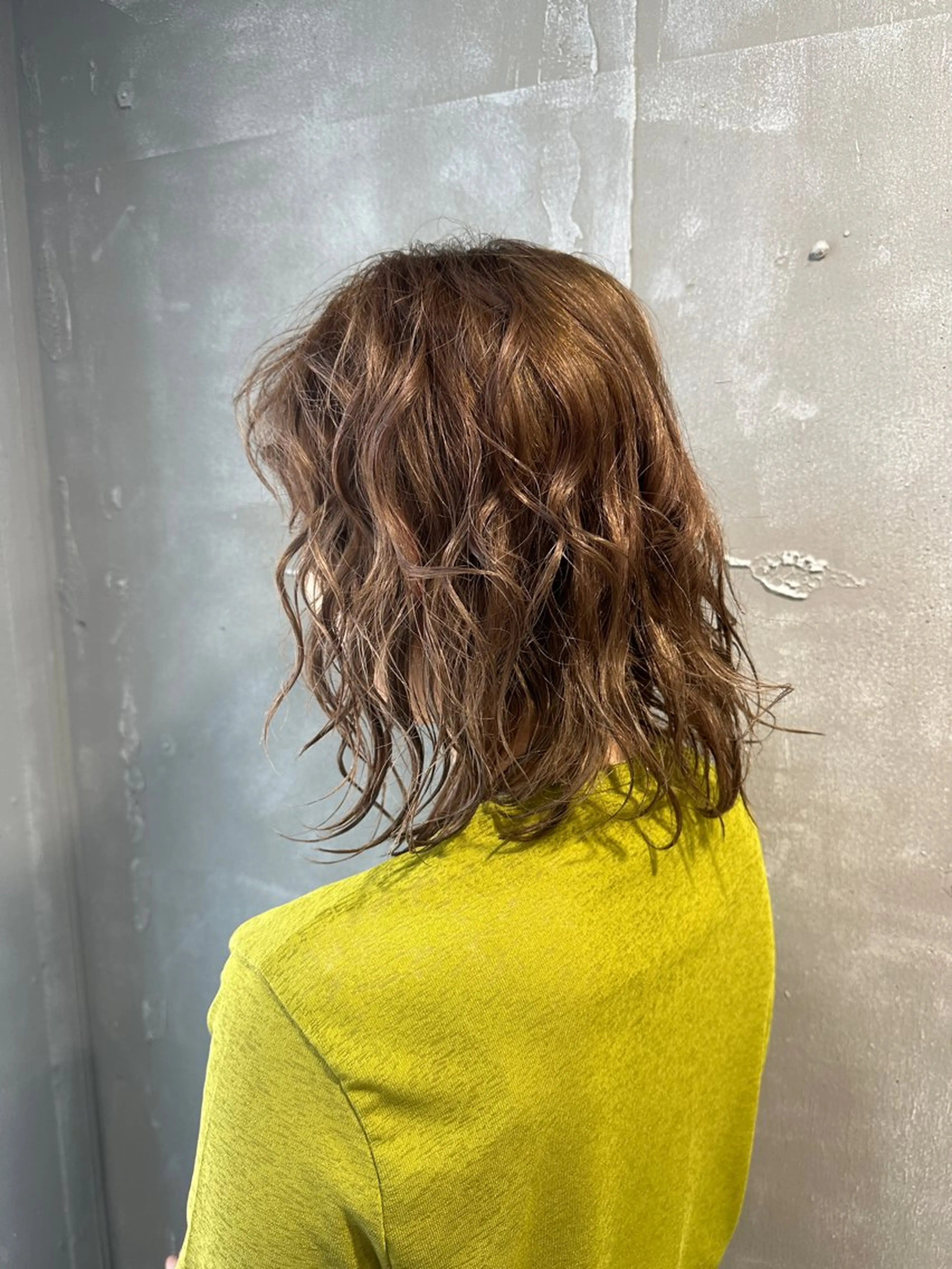 ミディアム カラー パーマ ミディアムパーマ 原宿パーソナルカラー 診断／hina✨🧚のヘアスタイル