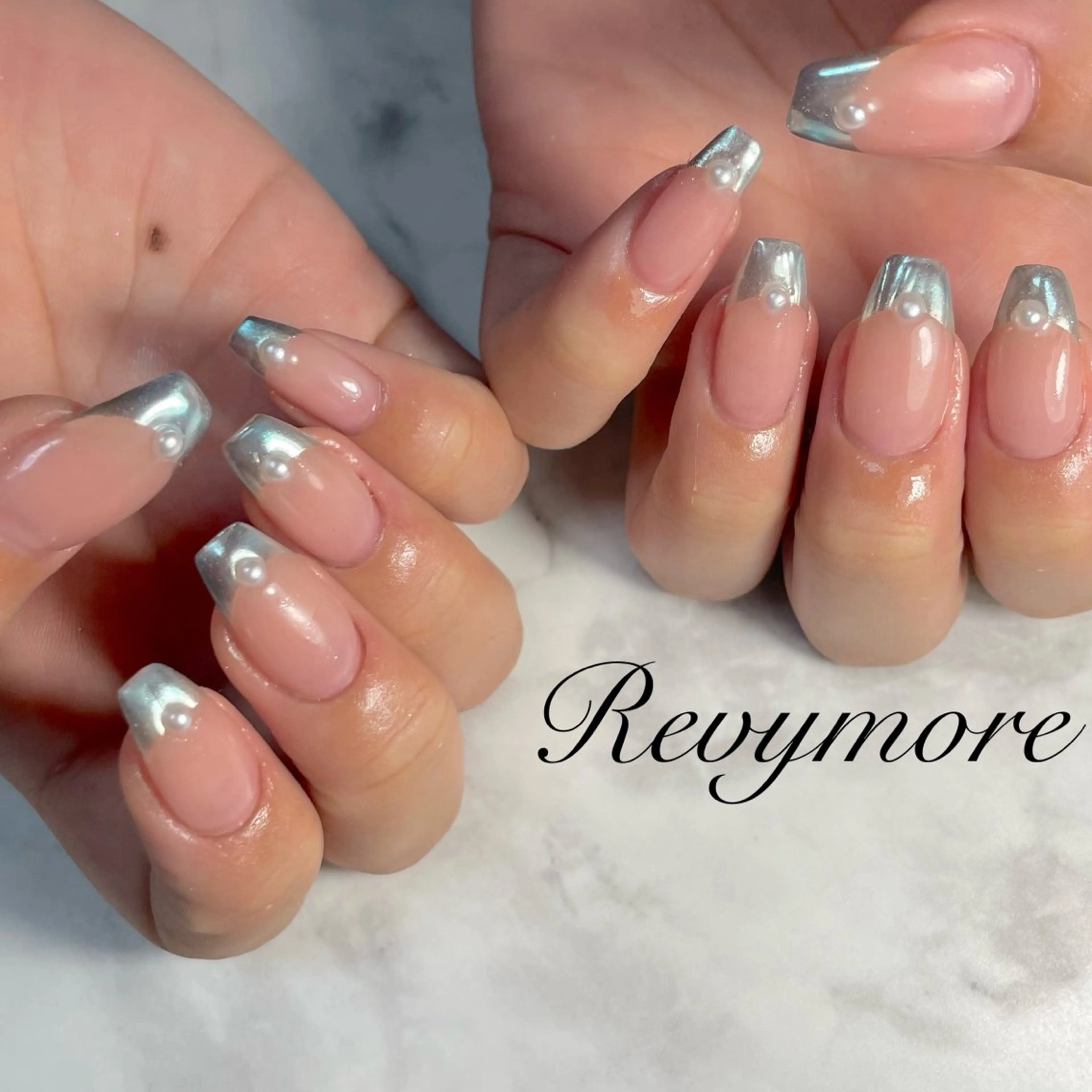 ネイル フレンチネイル ジェルネイル 水色 ミラーネイル ニュアンスネイル nail salon Revymore所属・nail salon Revymoreのネイルデザイン