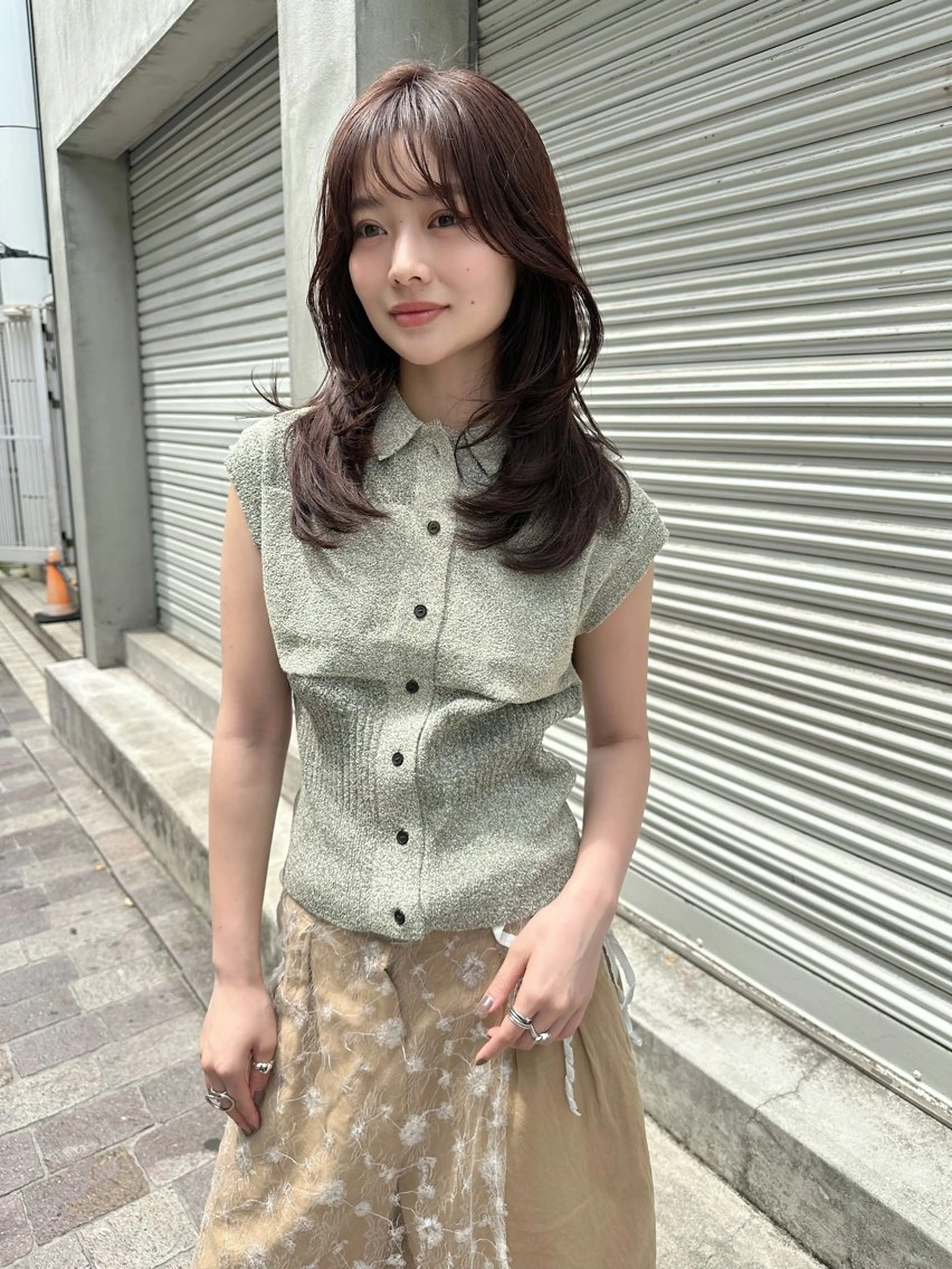 セミロング レイヤーカット 鎌倉 彩のヘアスタイル