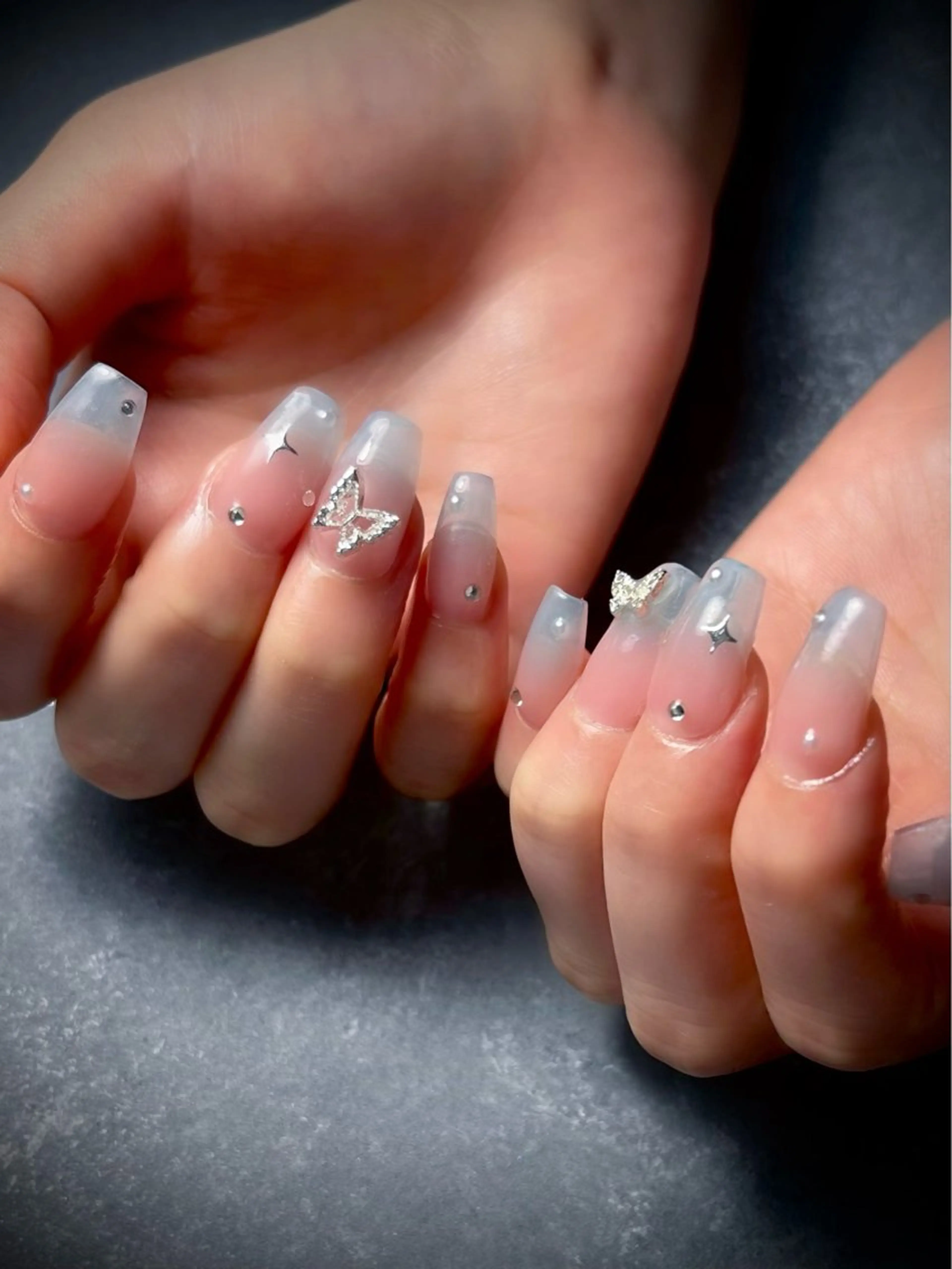 ネイル キラキラネイル マグネットネイル ワンカラーネイル スカルプネイル ワンホンネイル nine.🦋 YUKOのネイルデザイン