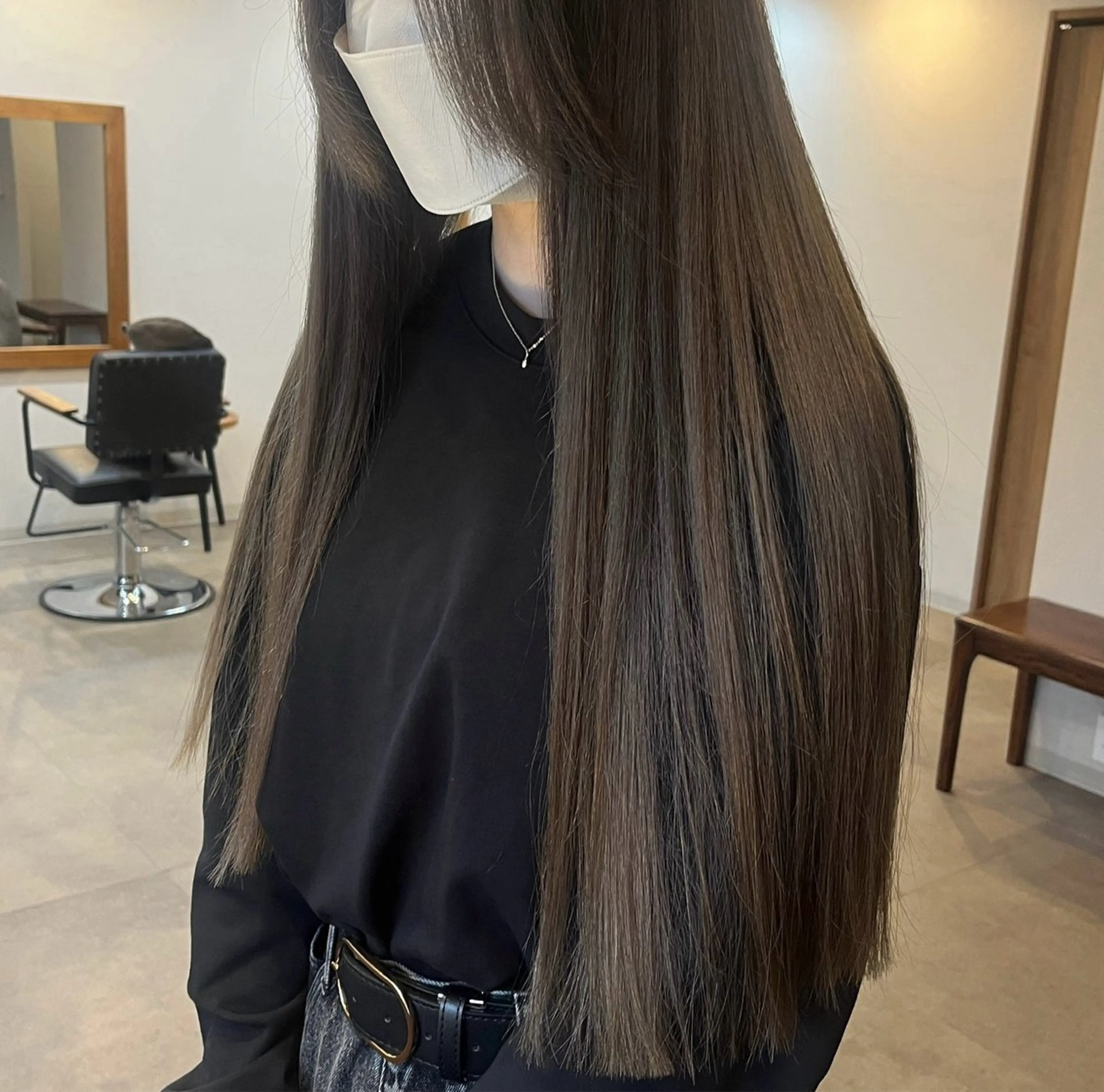 ロング カラー ベージュカラー ブリーチ 透明感カラー グレージュ シルバー ボブ/透明感カラー /坂口恵梨子のヘアスタイル