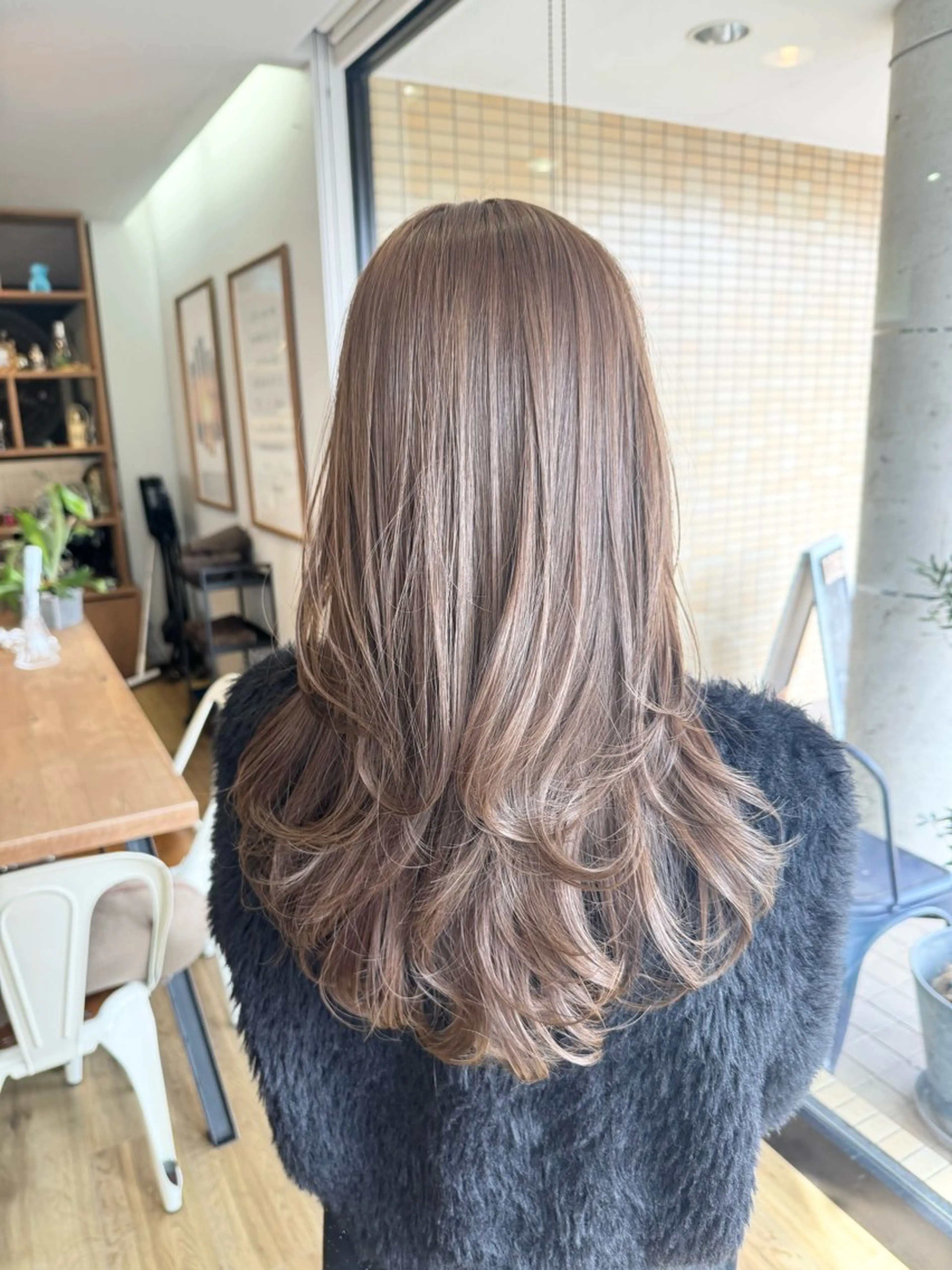 ロング カラー ベージュカラー ヘアカラー トリートメント ツキダテ ユイのヘアスタイル