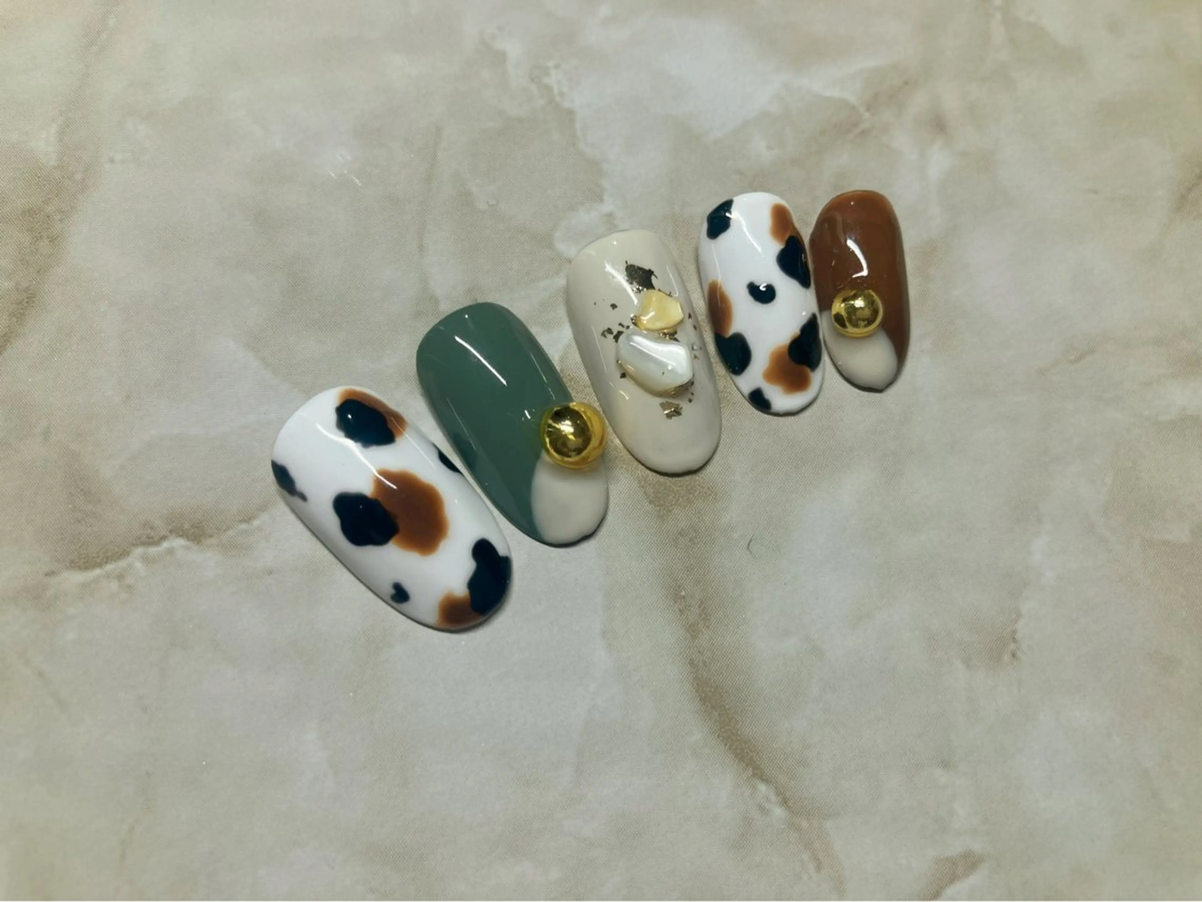 ネイル andulte MAIのネイルデザイン