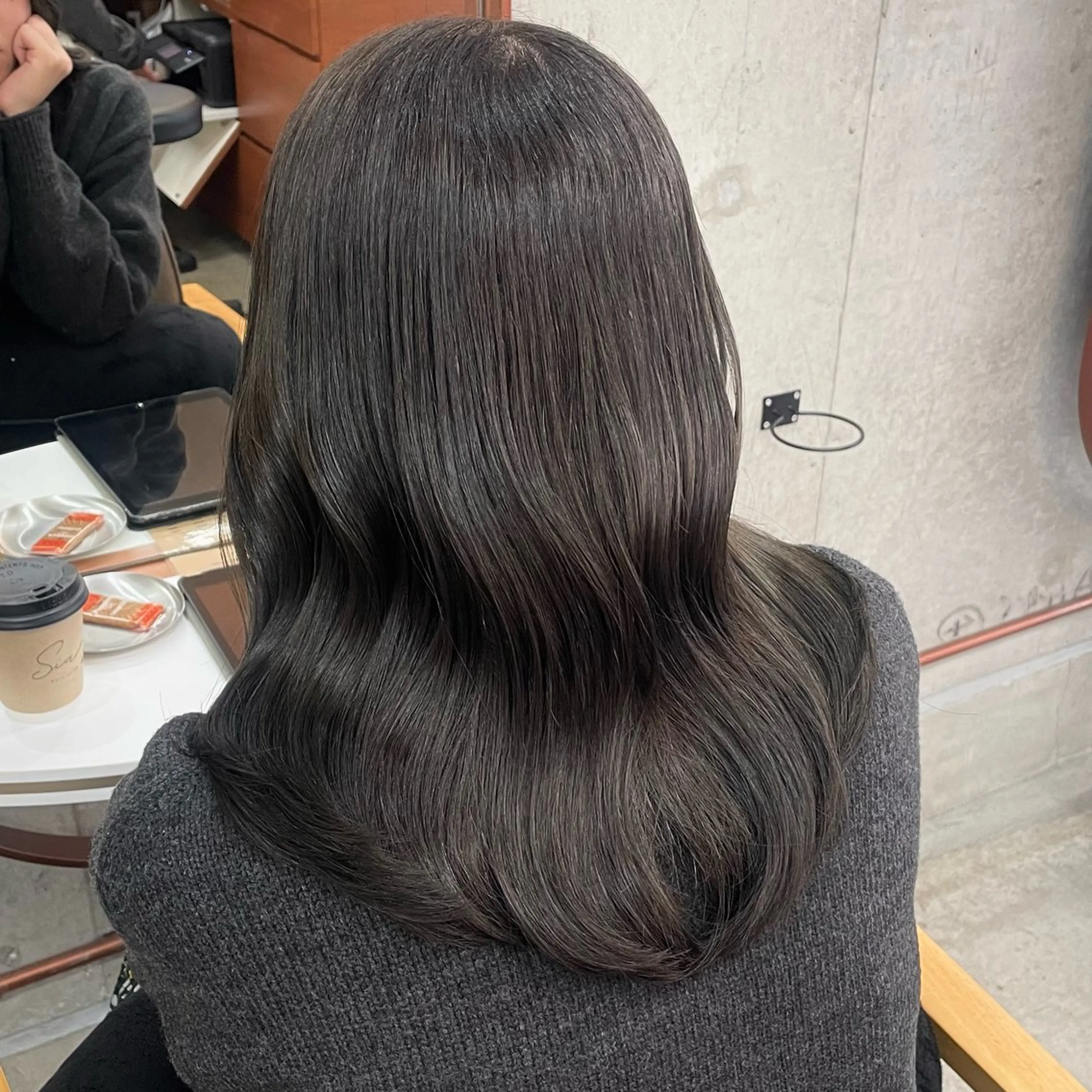 セミロング カラー ブラウンカラー ショコラブラウン カット ヘアカラー トリートメント noii / 伊藤 愛莉のヘアスタイル