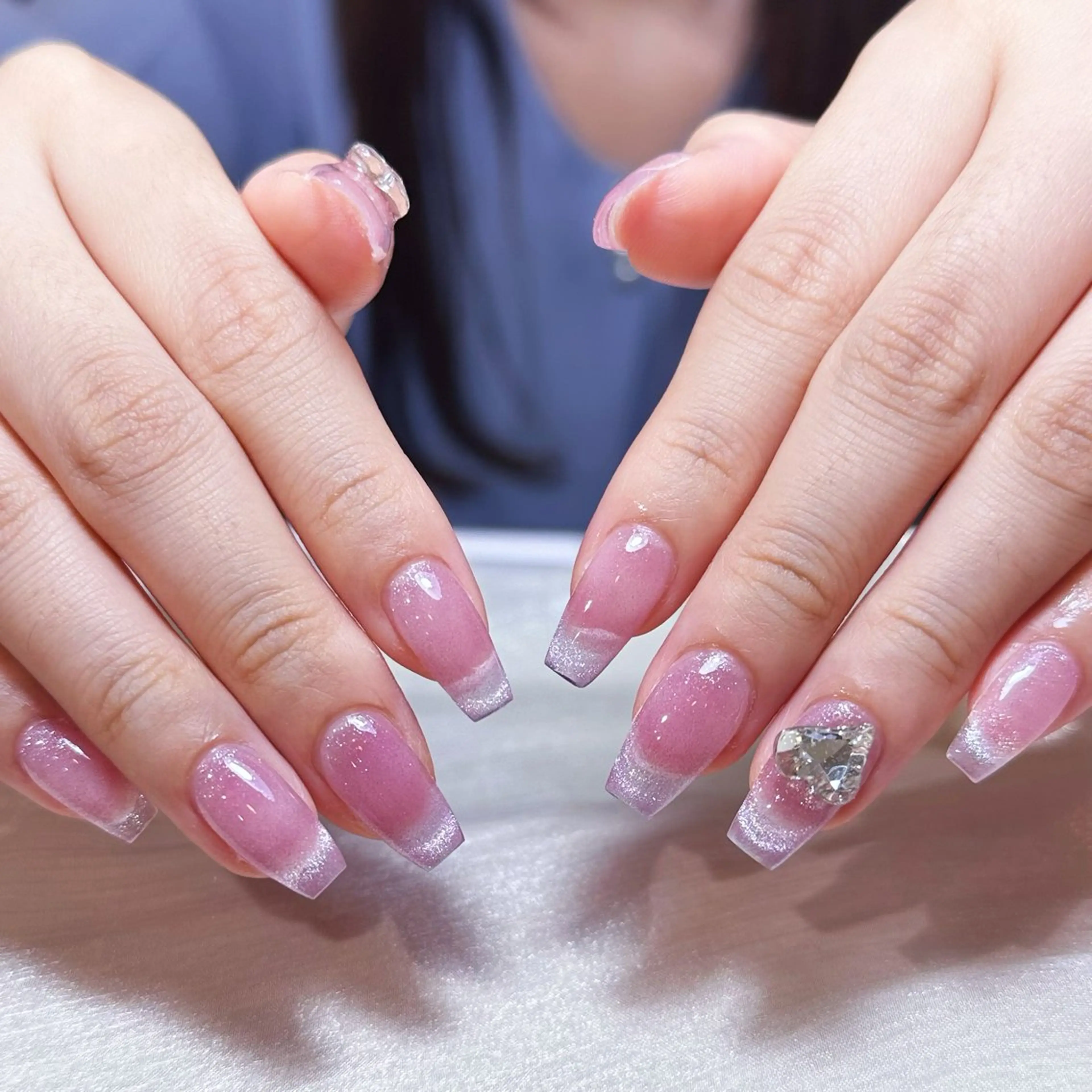 ネイル アートネイル オーロラネイル ガーリー キラキラネイル 韓国ネイル ハンドネイル DEMAIN- 🌸のネイルデザイン