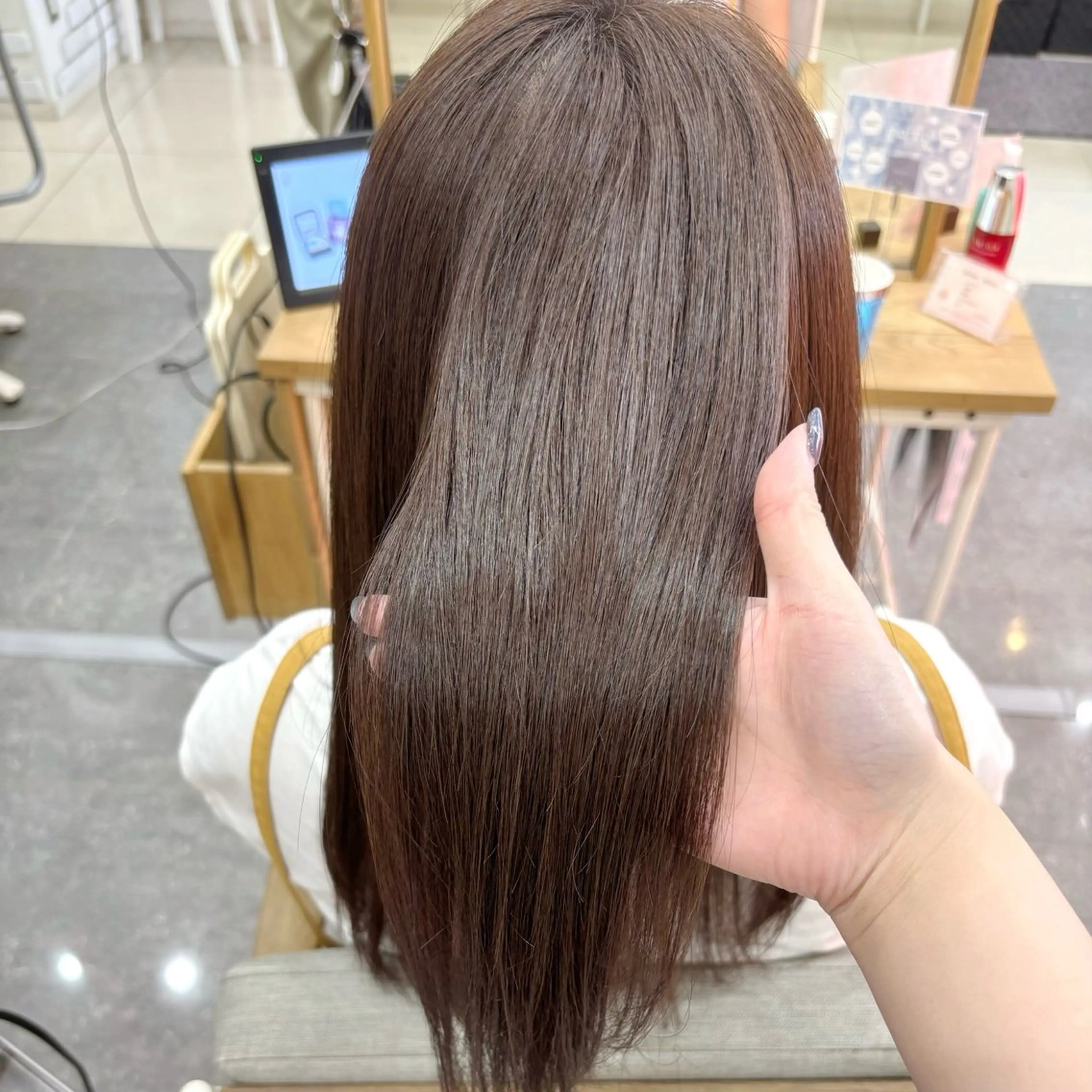 カラー アッシュ アッシュブラウン ブラウンカラー 藤原 みやびのヘアスタイル