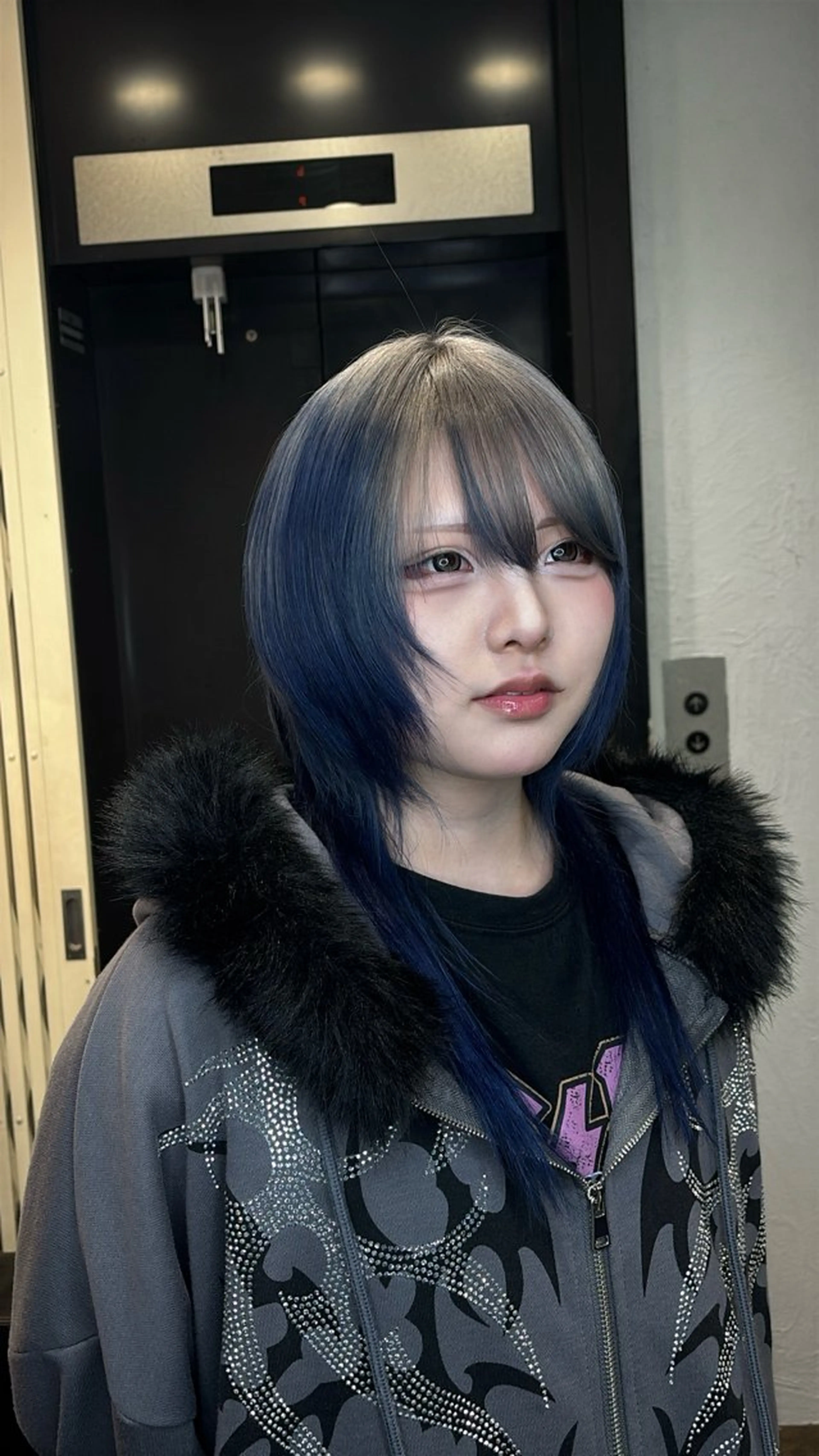 ロング ヘアカラー トリートメント ヘッドスパ ヘアセット 韓国ヘア/ブリーチ無 しWカラー/オリーブのヘアスタイル