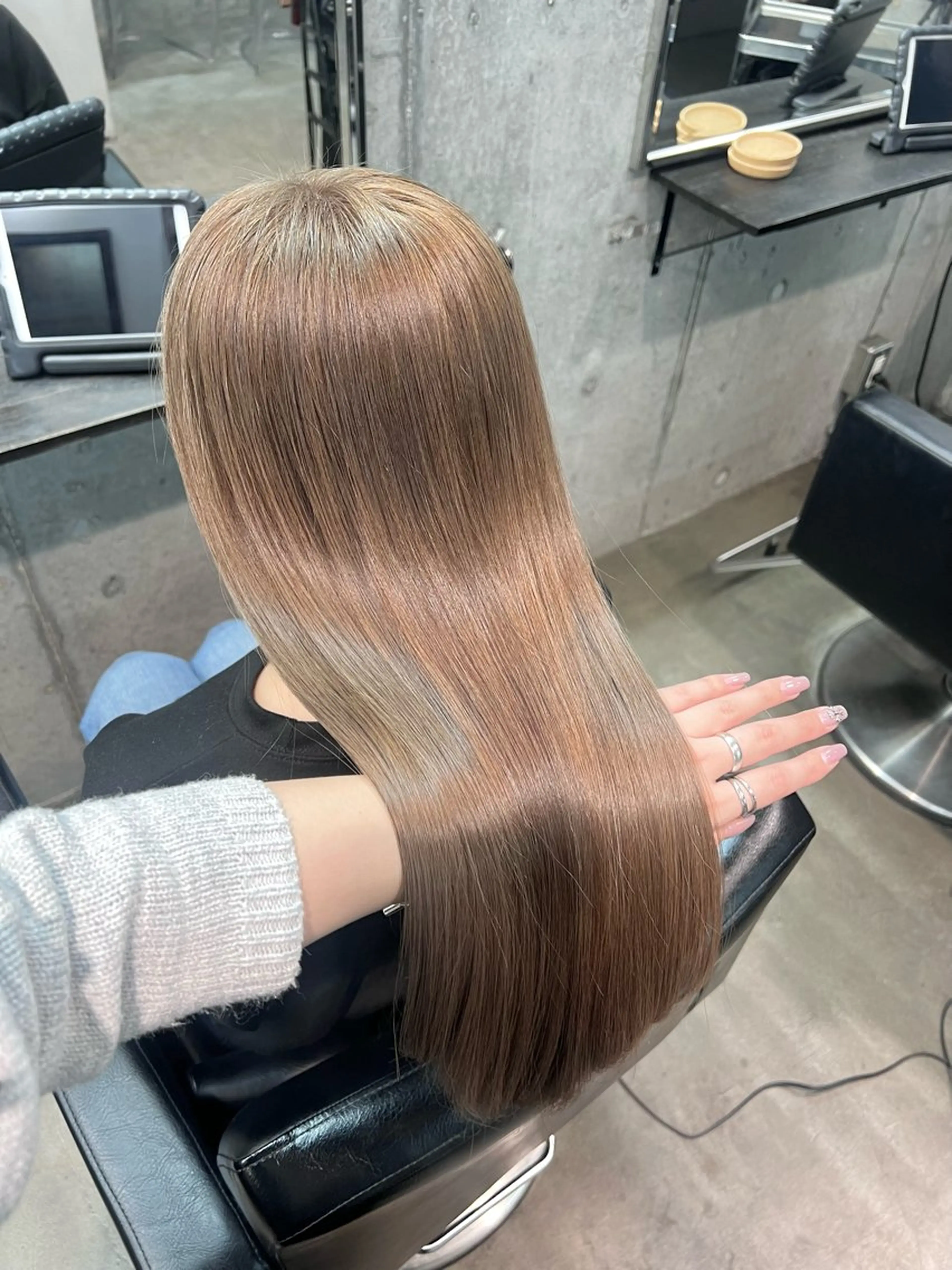 ロング カラー アッシュ ベージュカラー ブリーチ ケアブリーチ ミルクティーベージュ ヘアカラー トリートメント 透明感カラー ✨ 韓国艶髪💗菅原のヘアスタイル