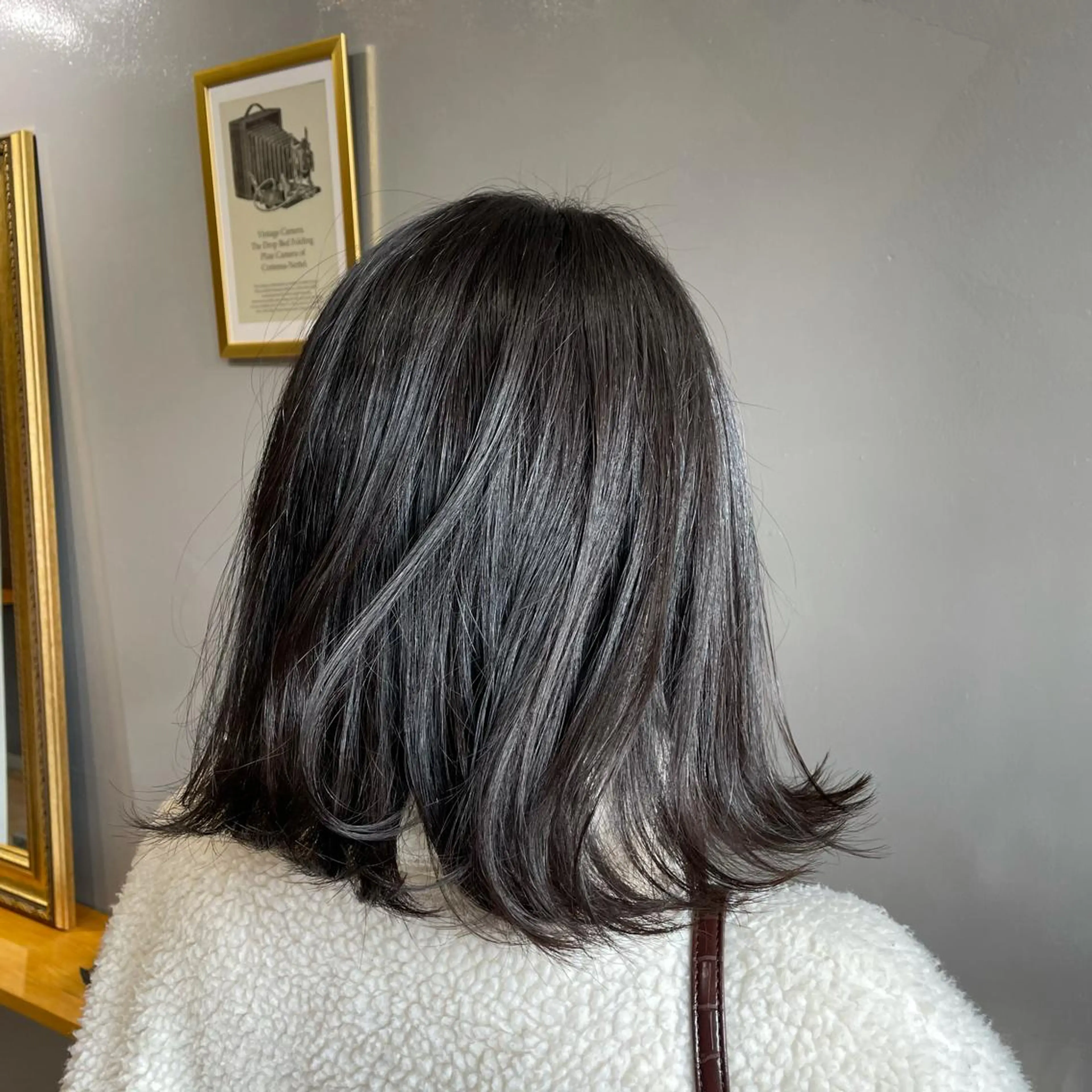 ミディアム ボブ 外ハネヘア 渡辺俊介 暗髪カラー /美髪矯正/髪質改善のヘアスタイル