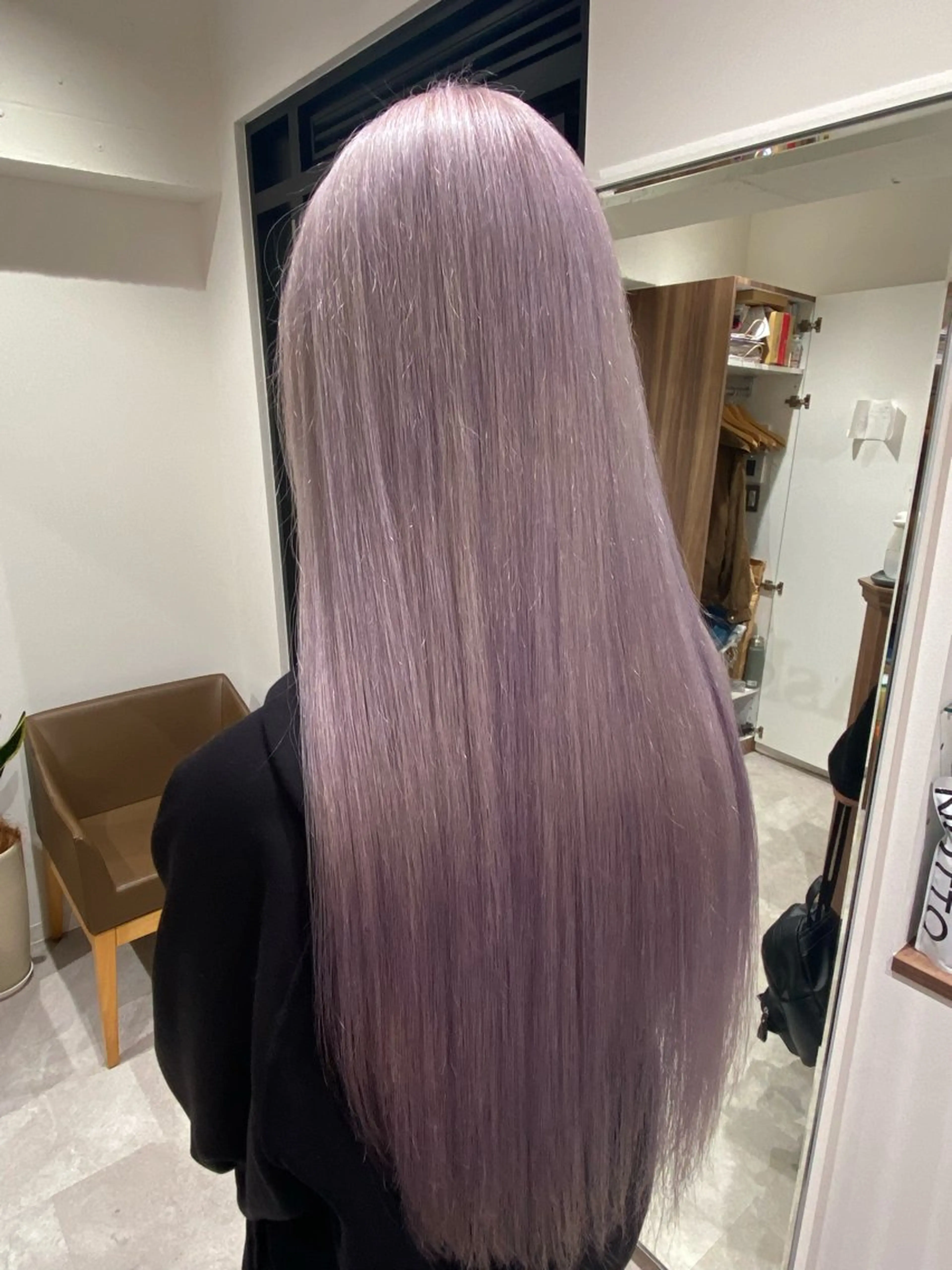 ロング カラー ラベンダーカラー ラベンダーグレー 山田 悠朱里のヘアスタイル