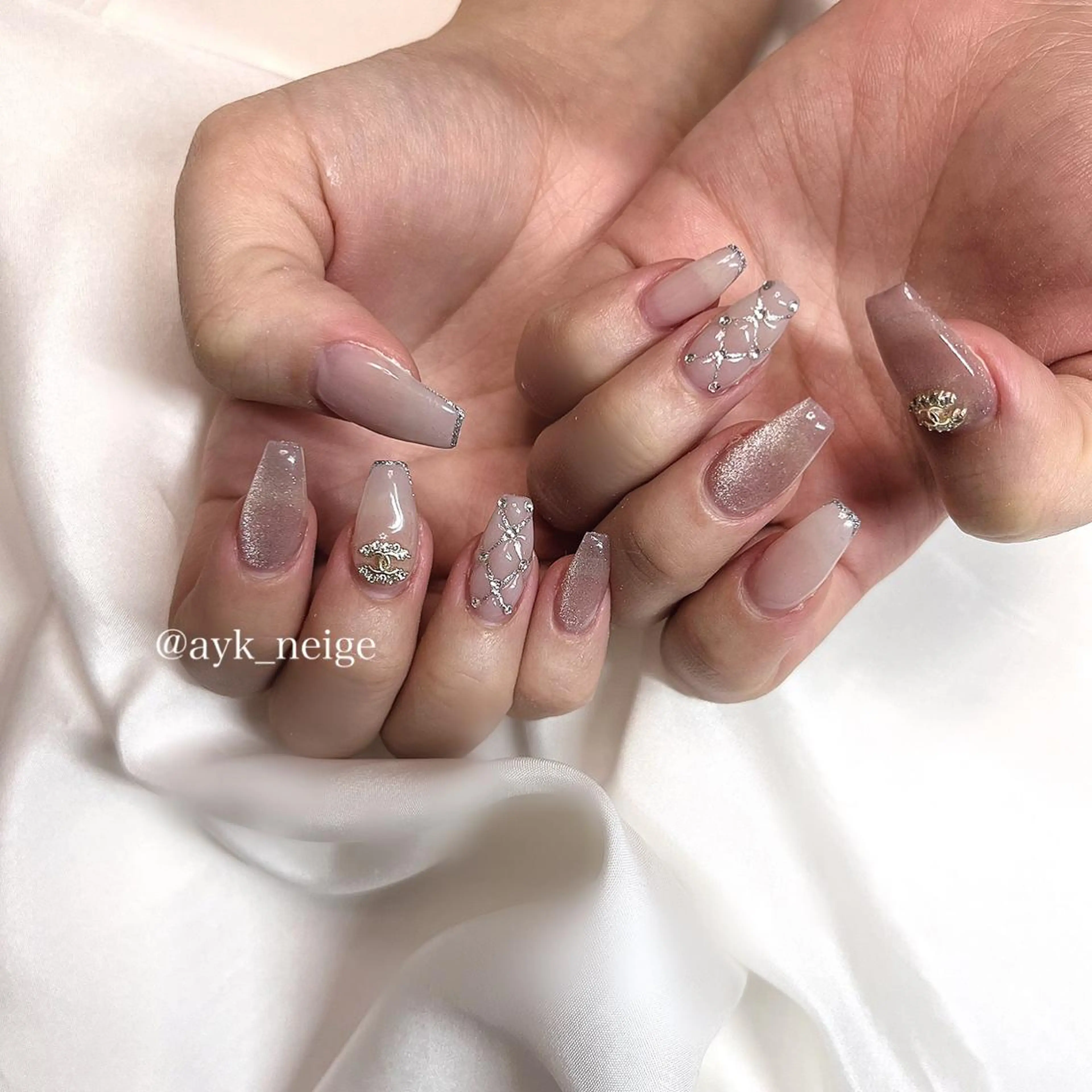 ネイル フットネイル グラデーション キラキラネイル 韓国ネイル マグネットネイル n'eige nail所属・大谷 綾香のネイルデザイン