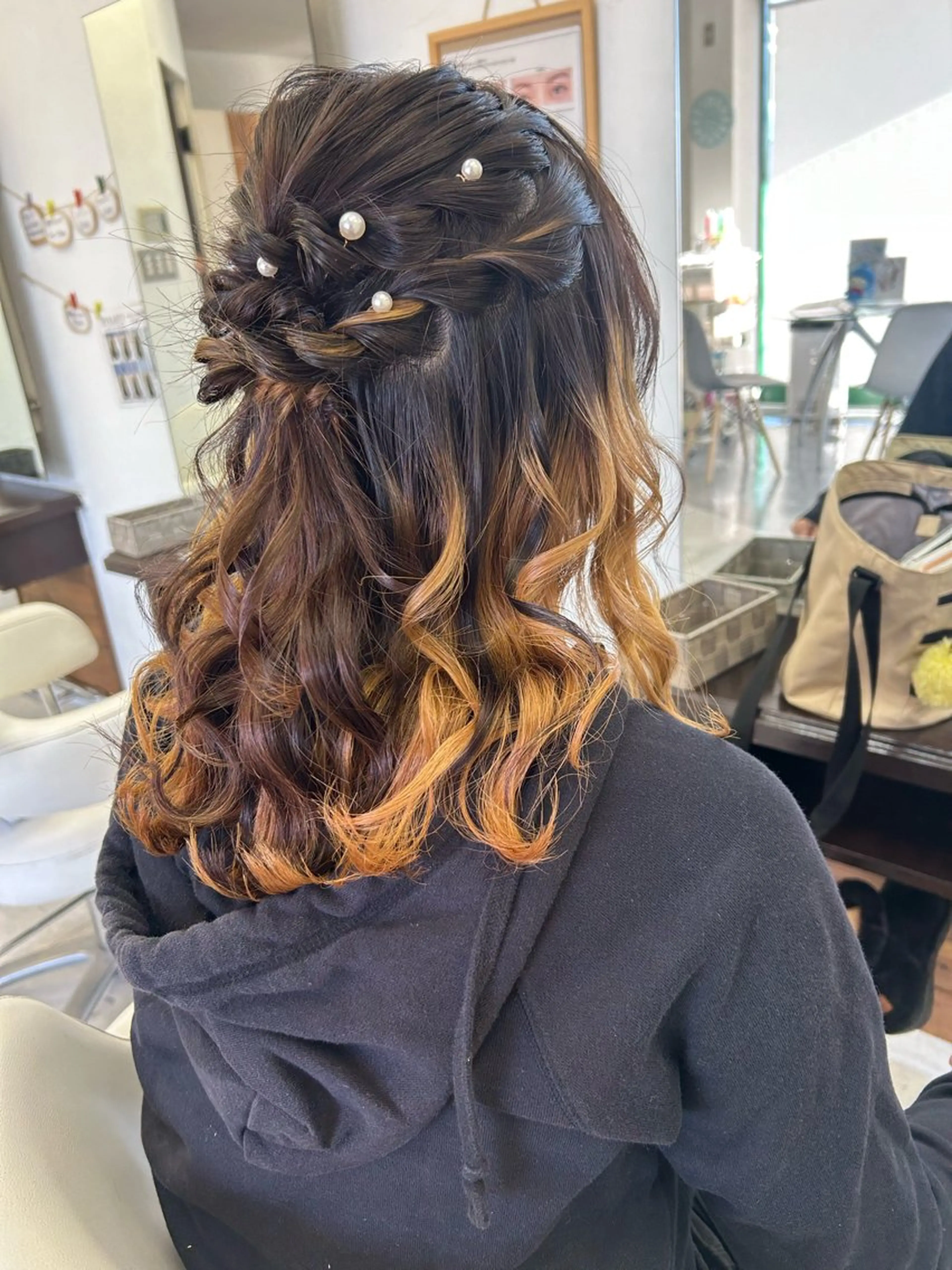 ヘアアレンジ ハーフアップ 結婚式・ブライダル 卒業式のヘアスタイル ヘアセット attrice秋山 梨紗のマツエク・マツパデザイン