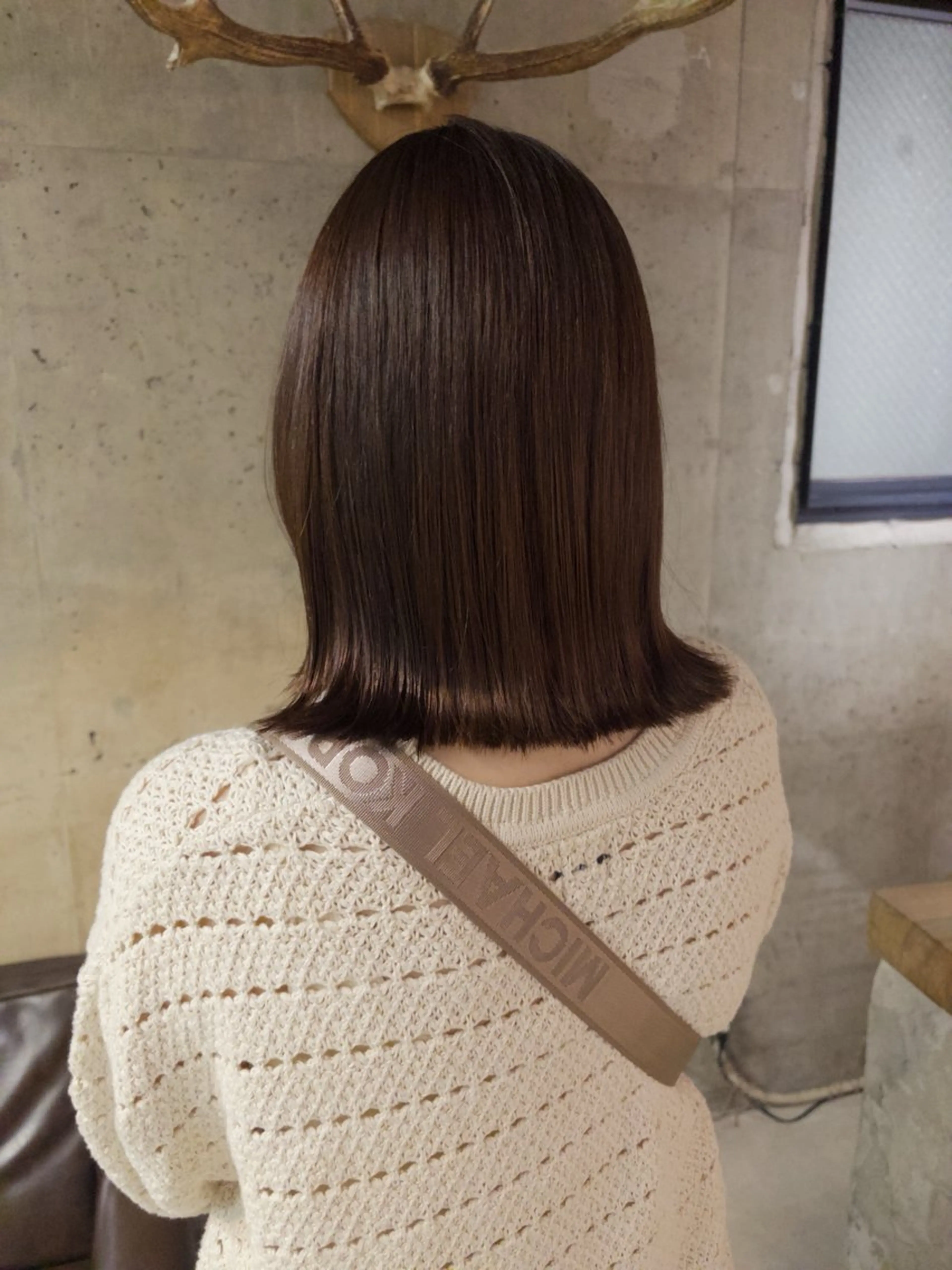 ミディアム 外ハネヘア kvell by urban.所属・KVELL ユナのヘアスタイル