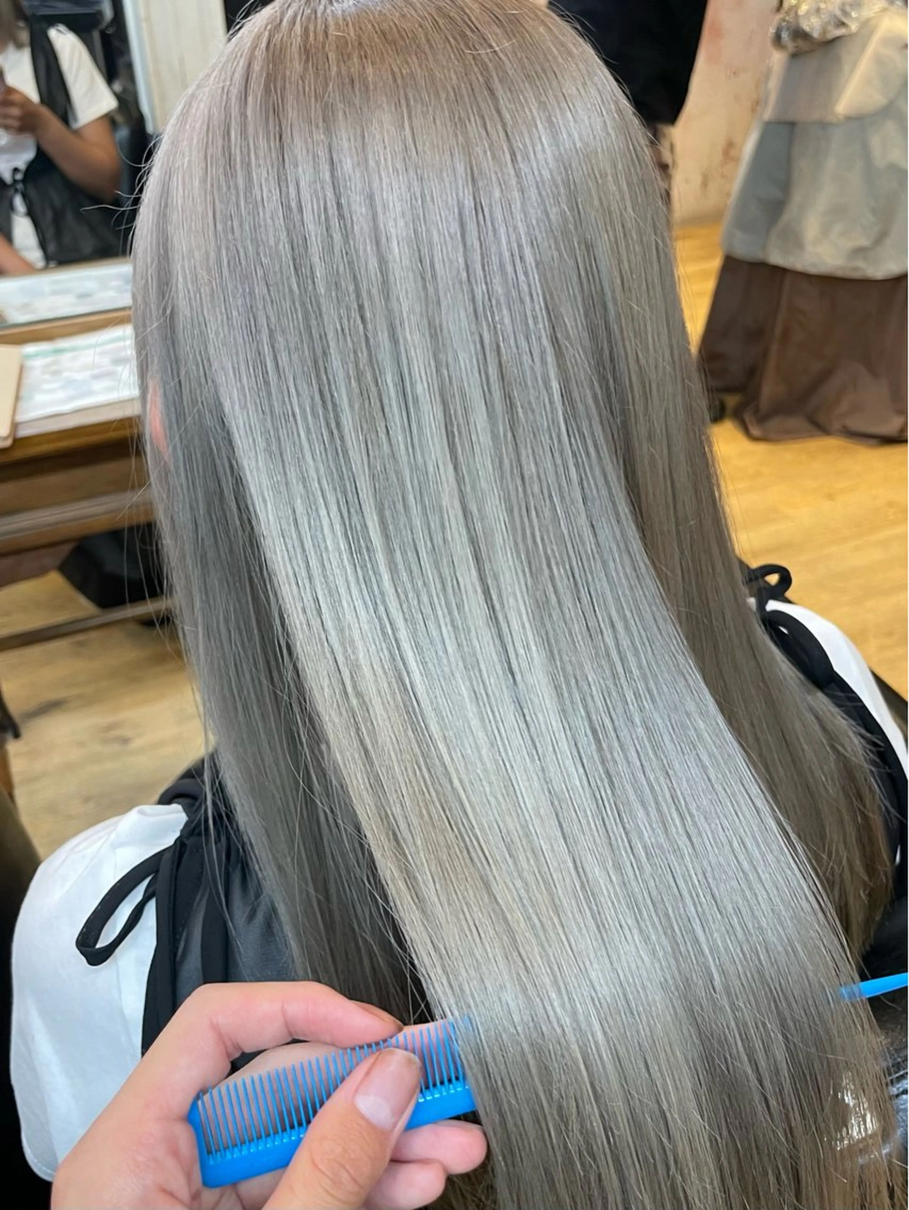 ロング カラー ブリーチ ヘアカラー 飯田 来夢のヘアスタイル