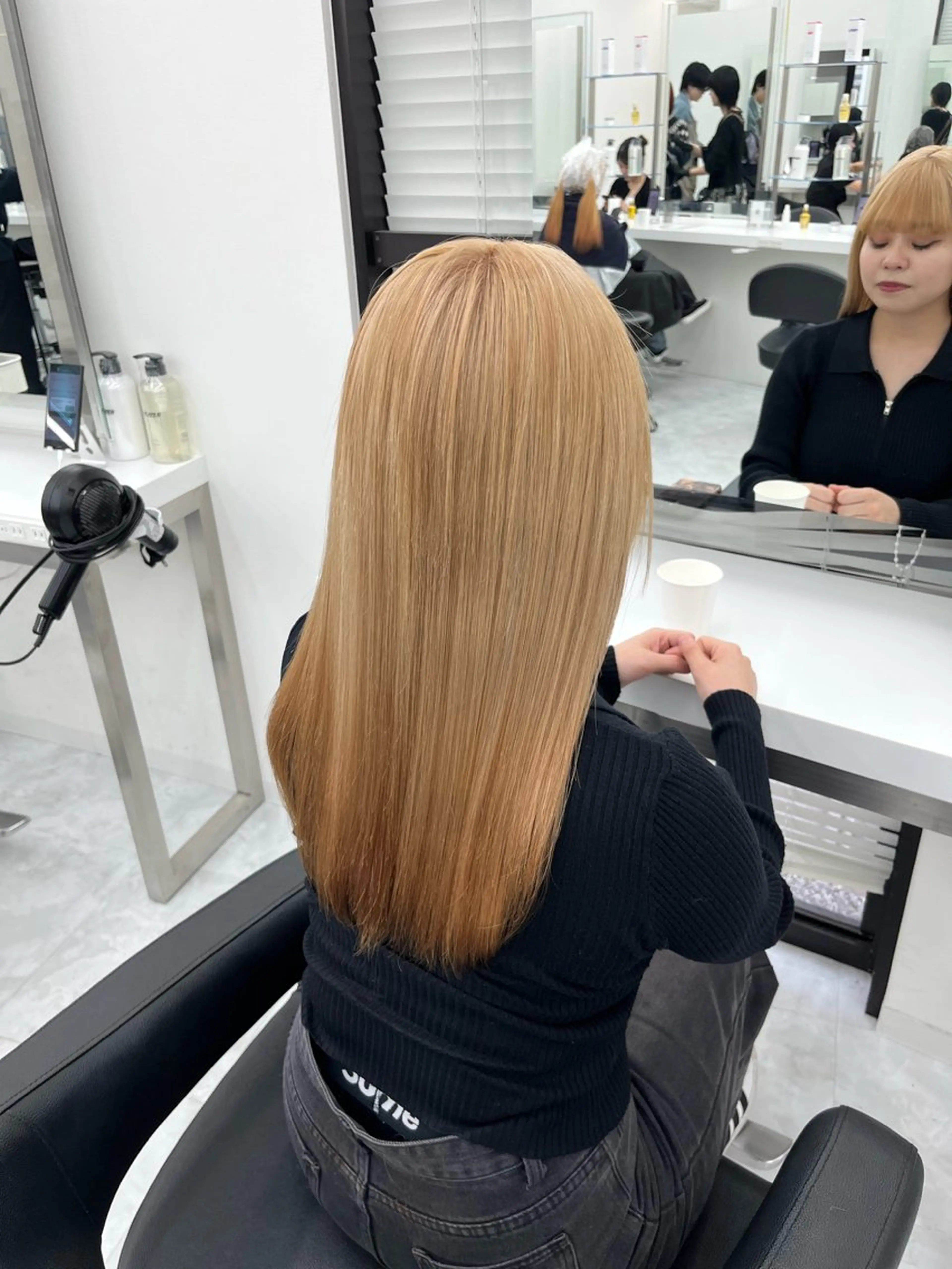 セミロング カラー 艶髪ハイトーン🫧 Kurehaのヘアスタイル