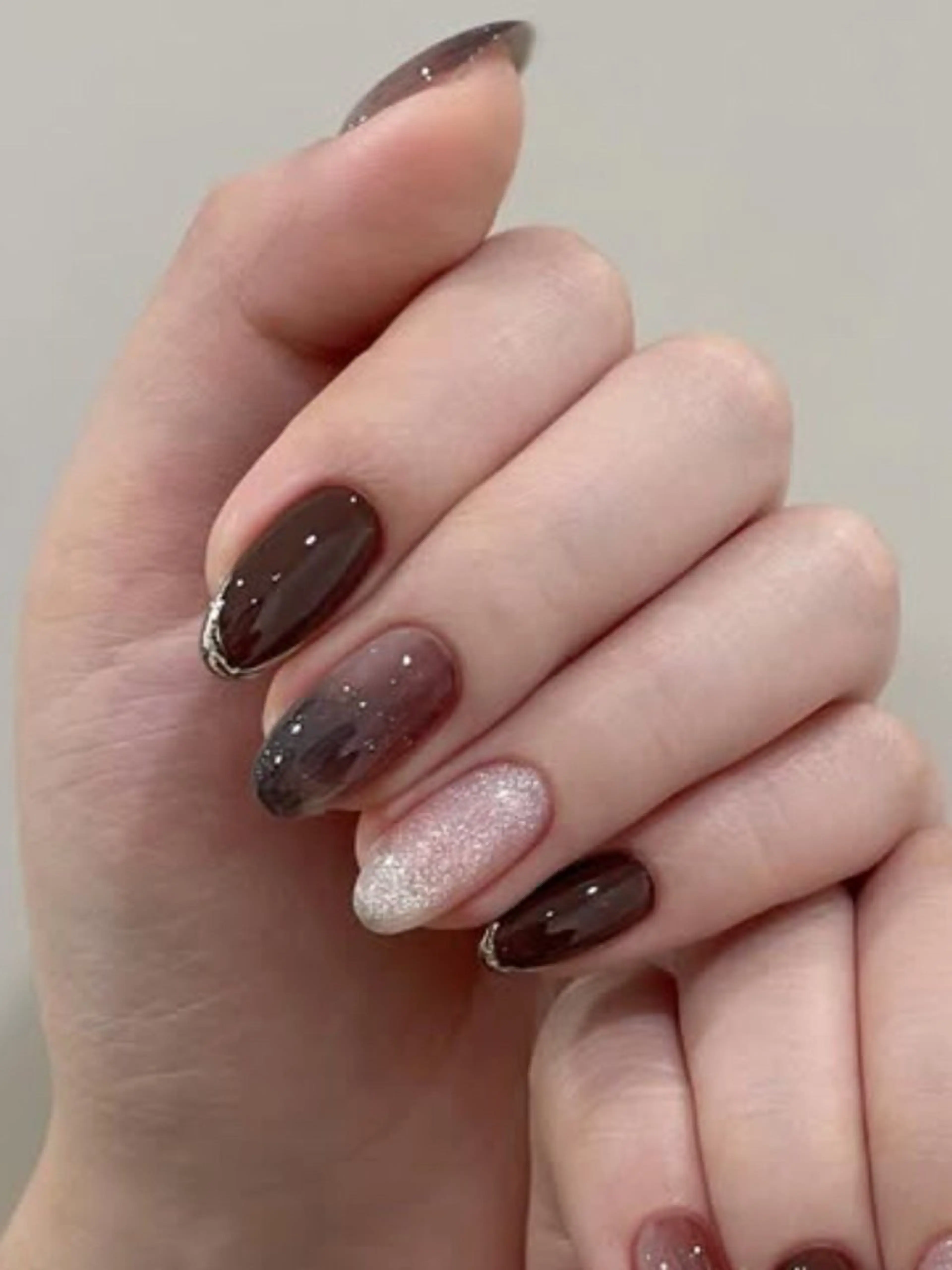 ネイル ドット ガーリー オフィスネイル ハンドネイル Roger 舞のネイルデザイン