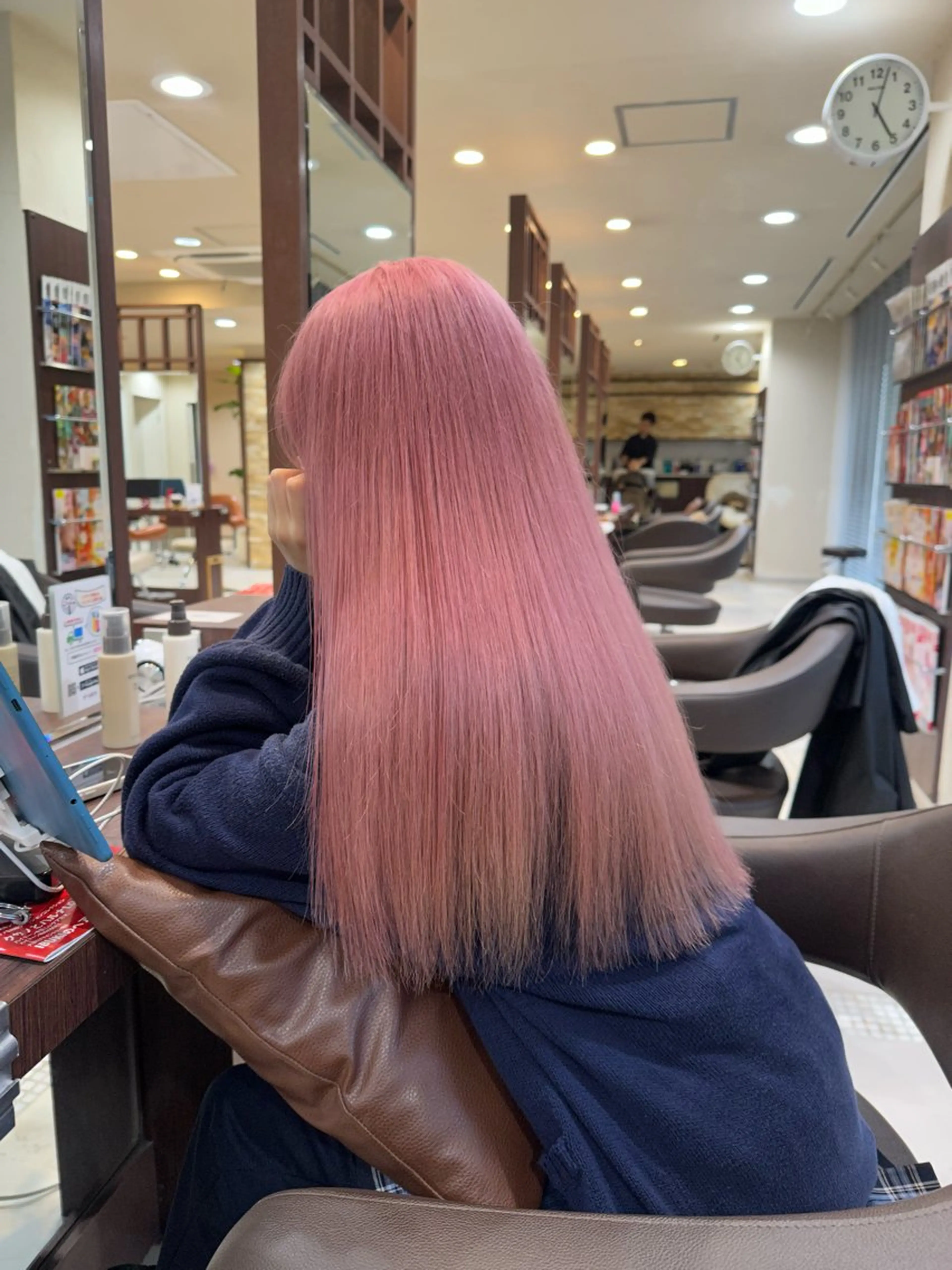 ロング カラー 池田凛/ ハイトーンカラーのヘアスタイル