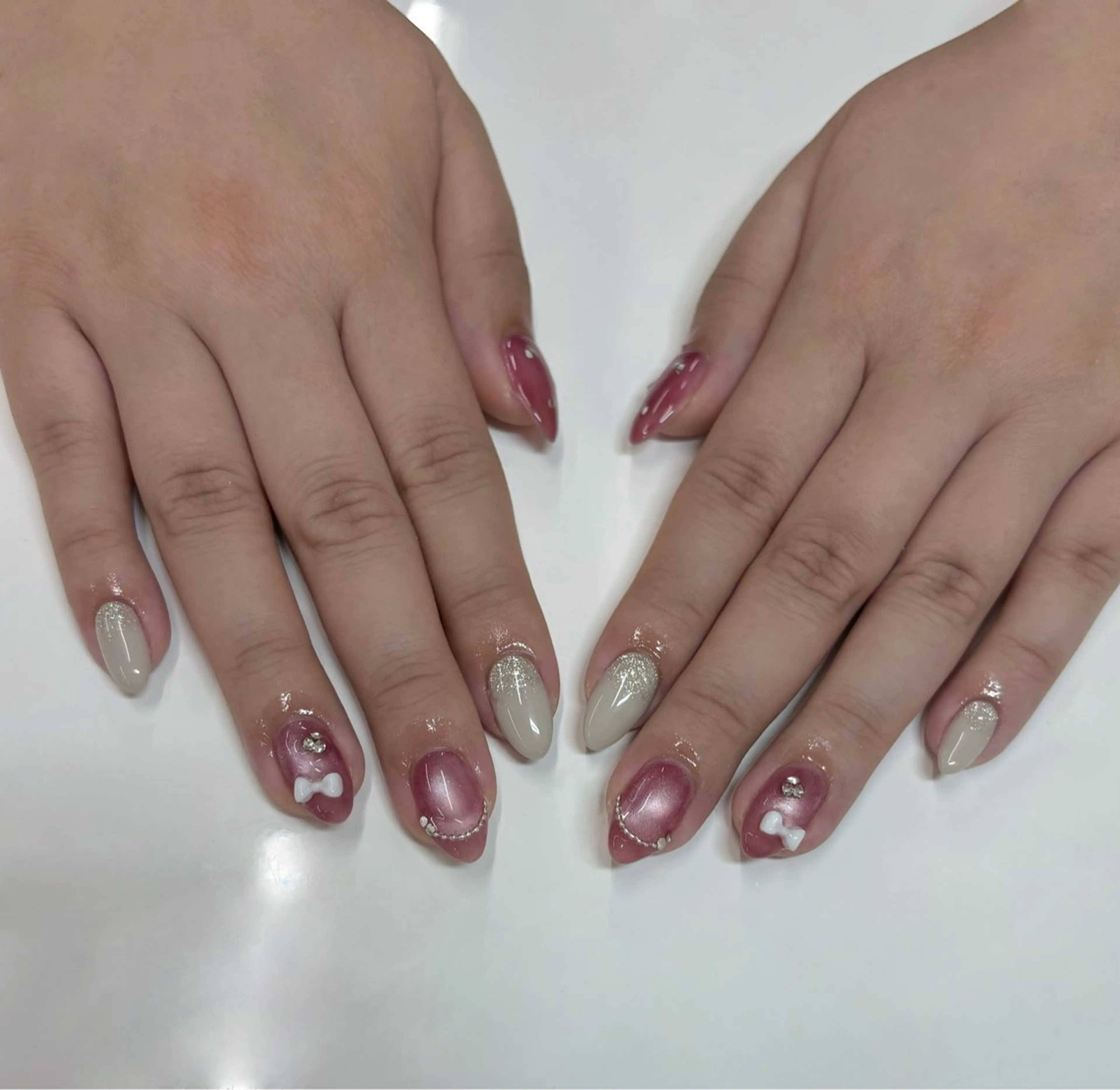 ネイル ハンドネイル 秋元 琴音のネイルデザイン